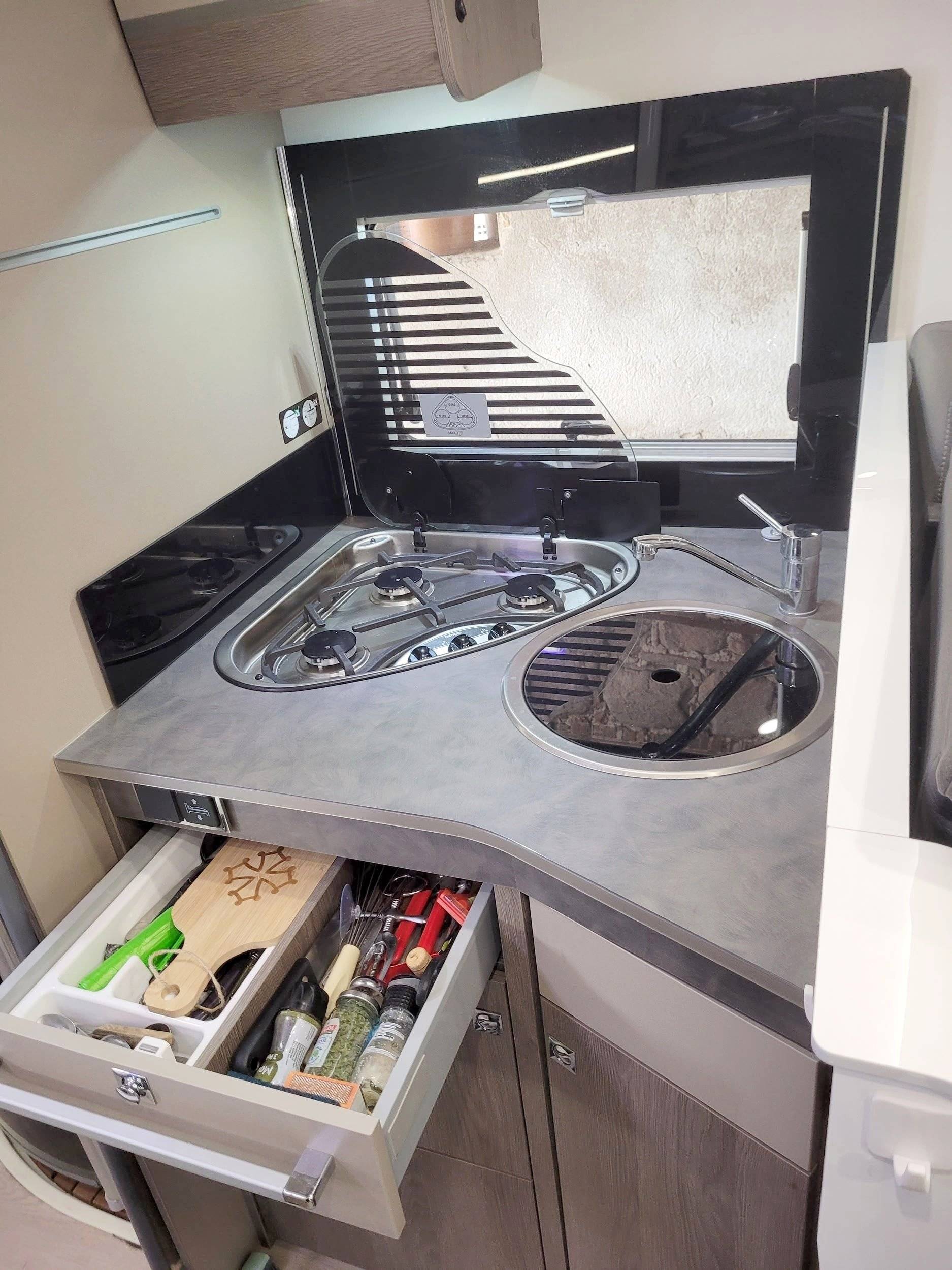 Challenger Graphite 288 , 170 PS