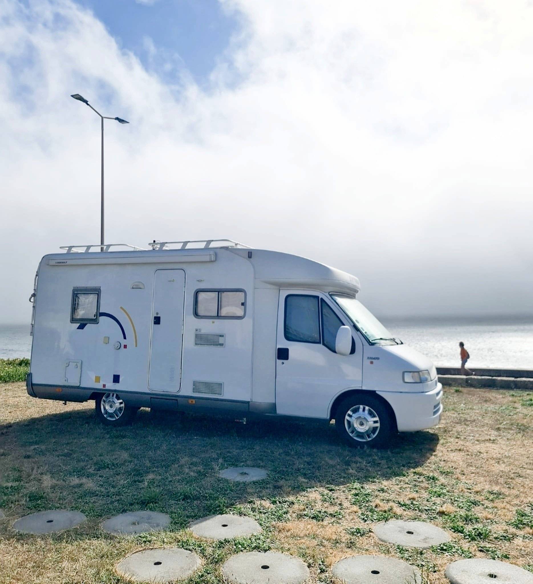 Vue avant de 3/4 Fiat - Yescapa