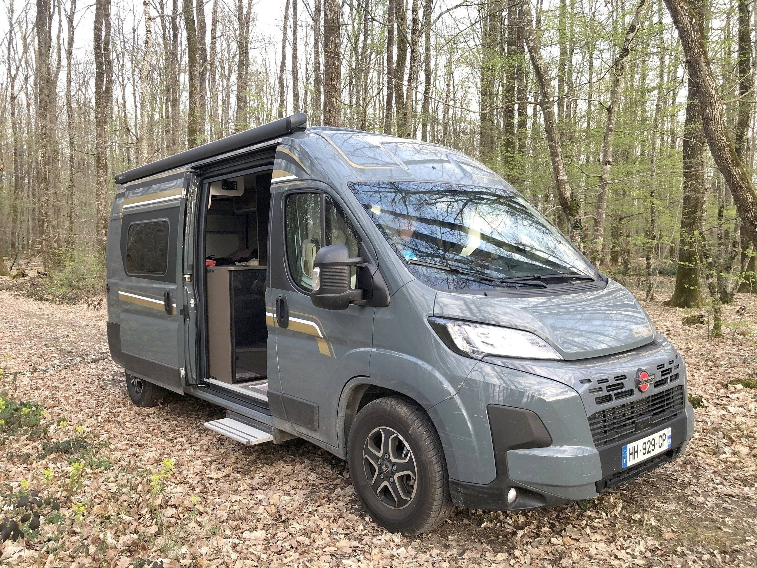 Front view from 3/4 Fiat Ducato 2,2 140cv - Yescapa