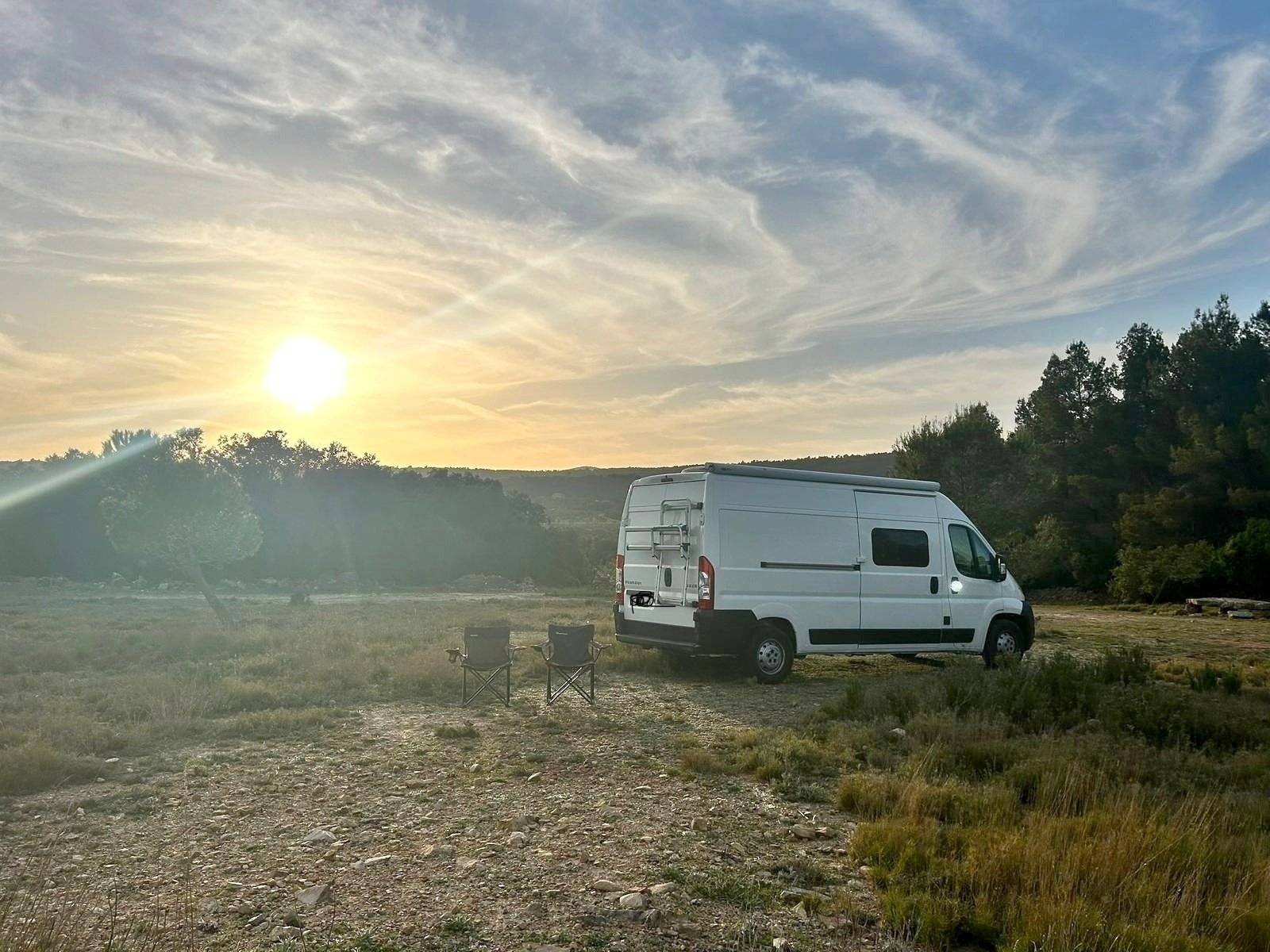 Vista frontale a ¾ Peugeot Boxer - Yescapa