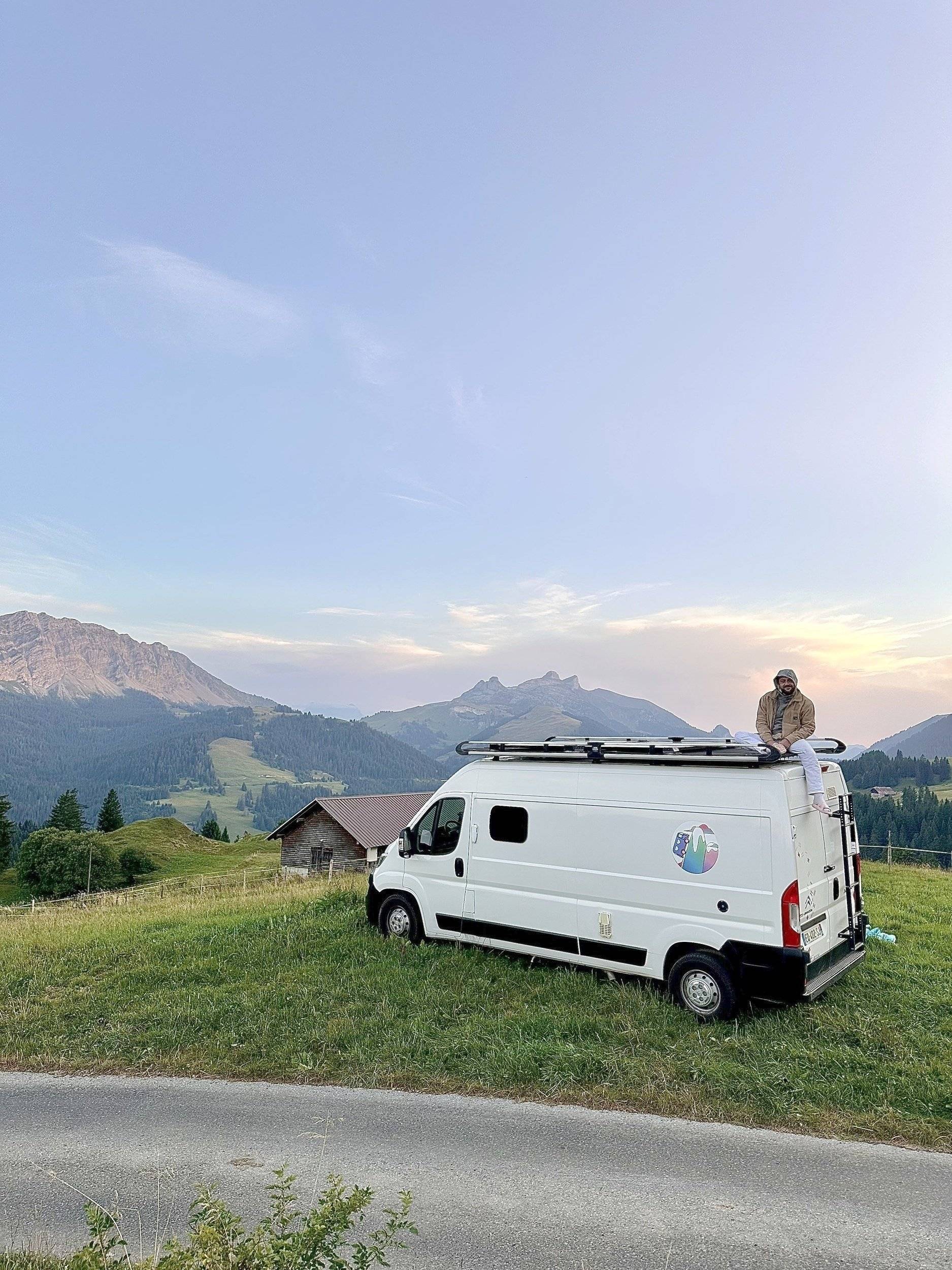 Vista de 3/4 Citroën Jumper 2,0 l 130 ch - Yescapa