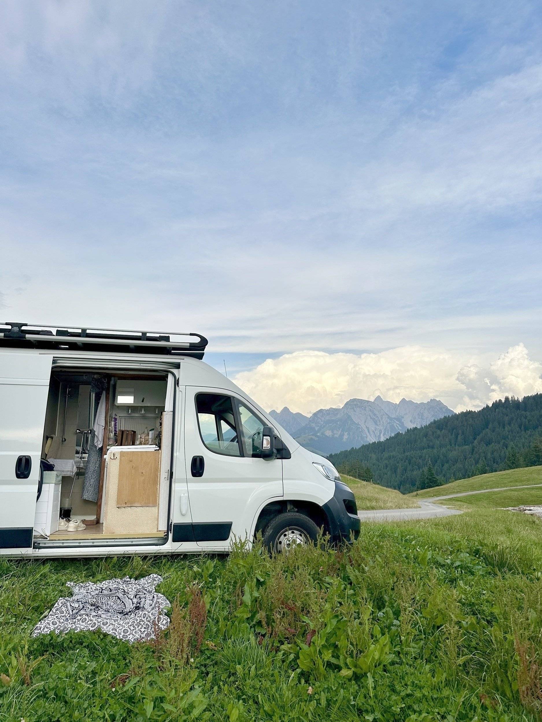 Vista frontale a ¾ Citroën Jumper 2,0 l 130 ch - Yescapa