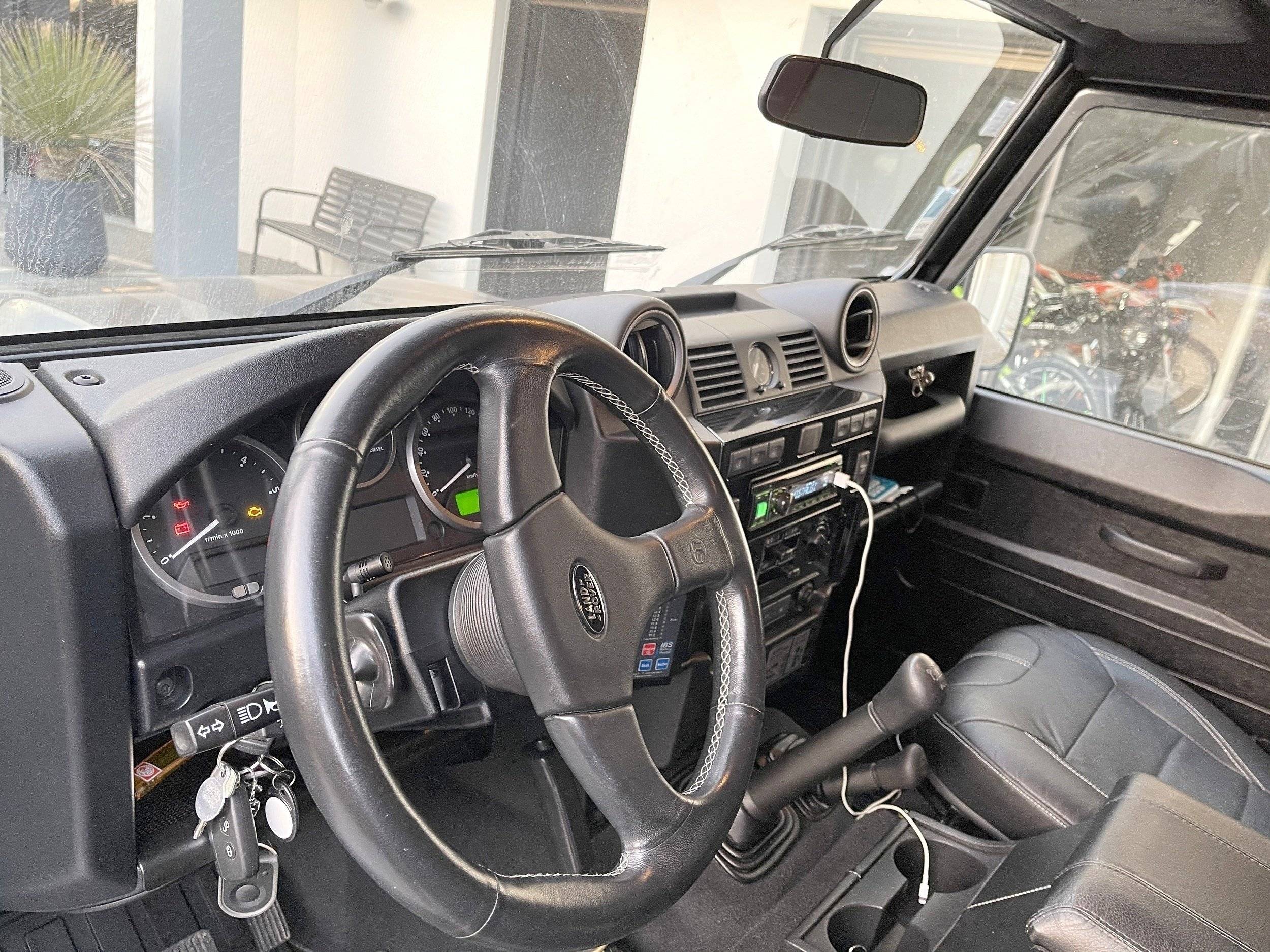 Poste de conduite land rover Land Rover - Yescapa