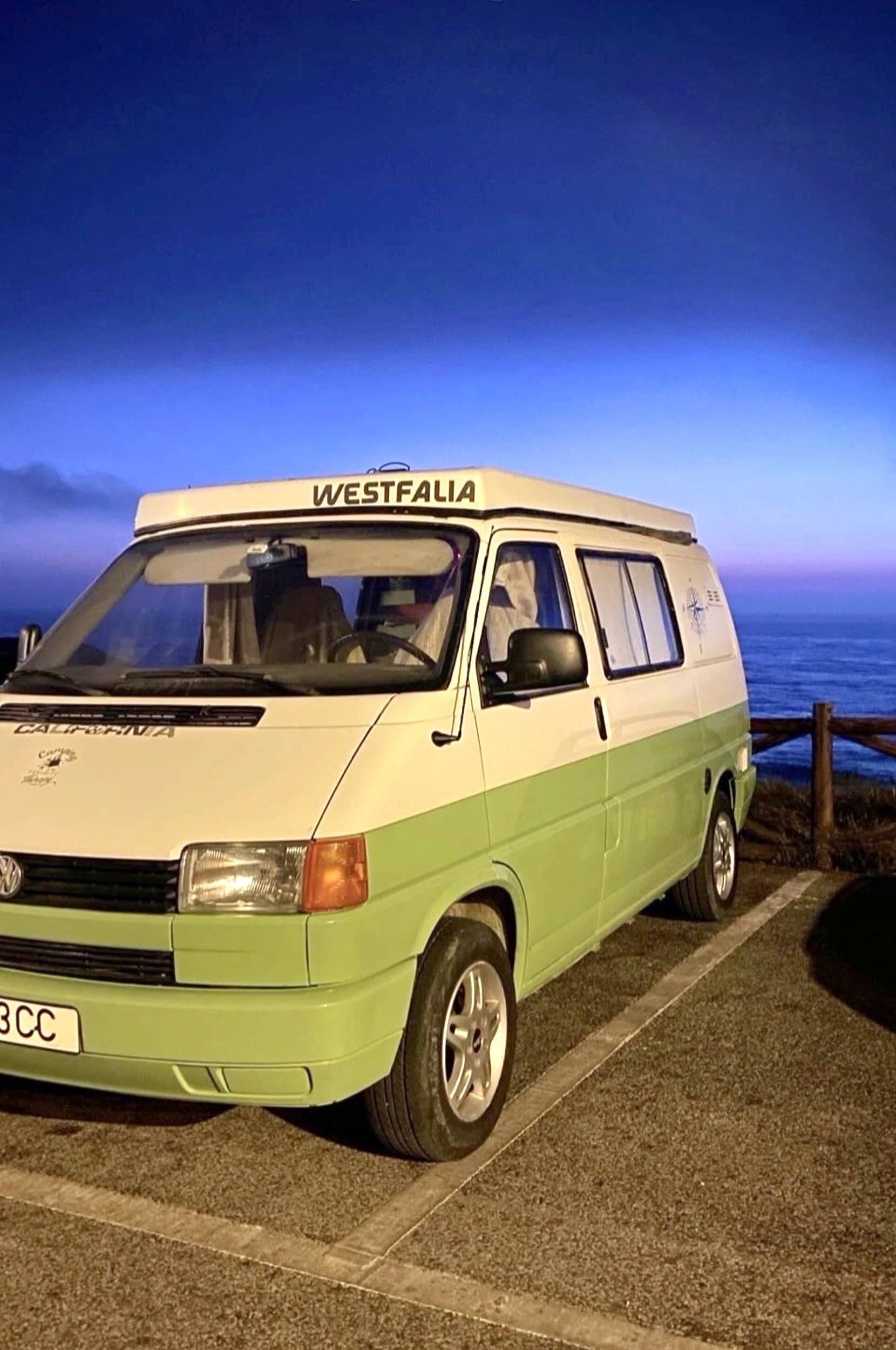 Vue avant de 3/4 Volkswagen T4 CALIFORNIA - Yescapa