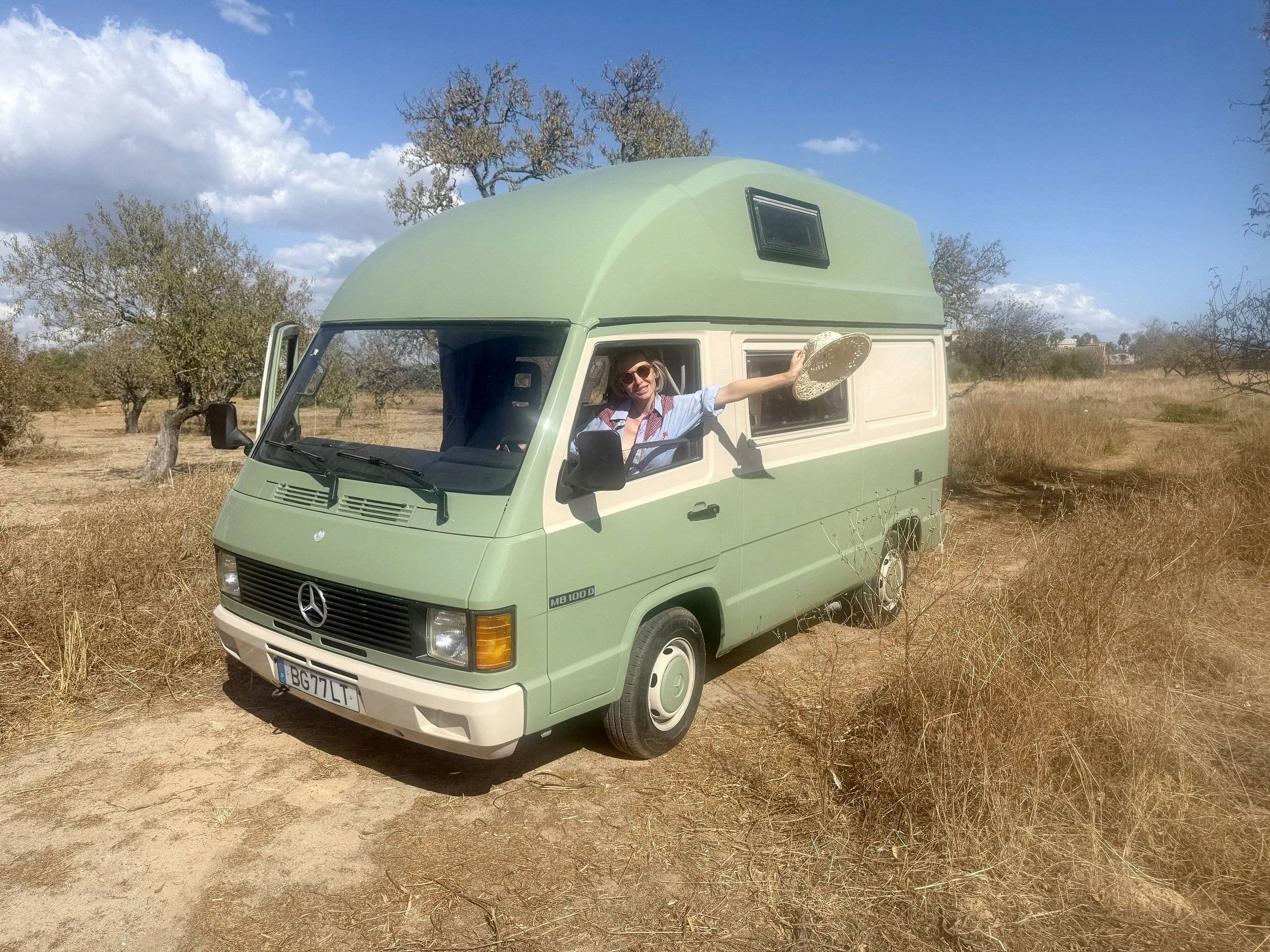 Vue avant de 3/4 Mercedes - Yescapa