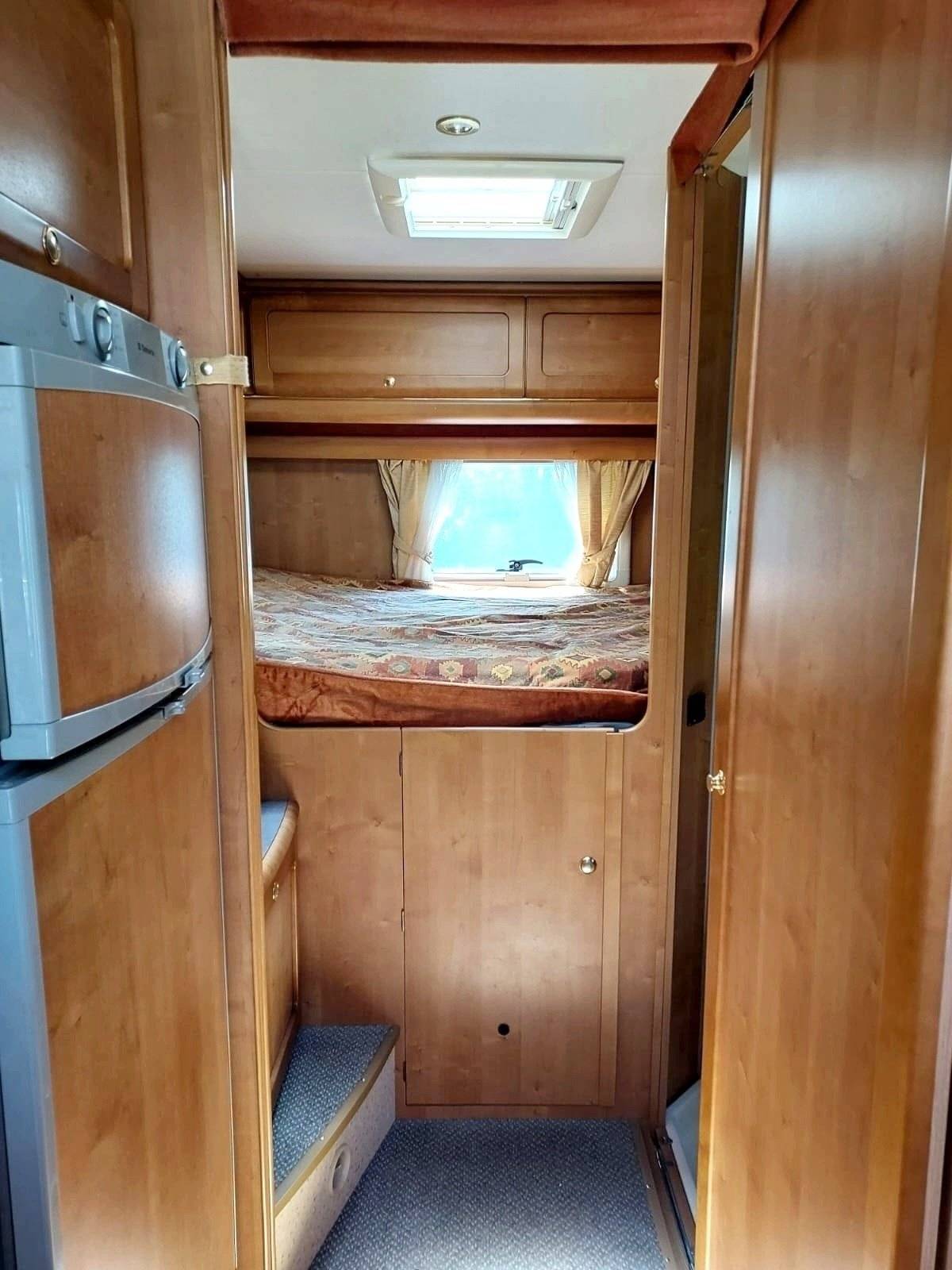 Berth Mercedes - Yescapa