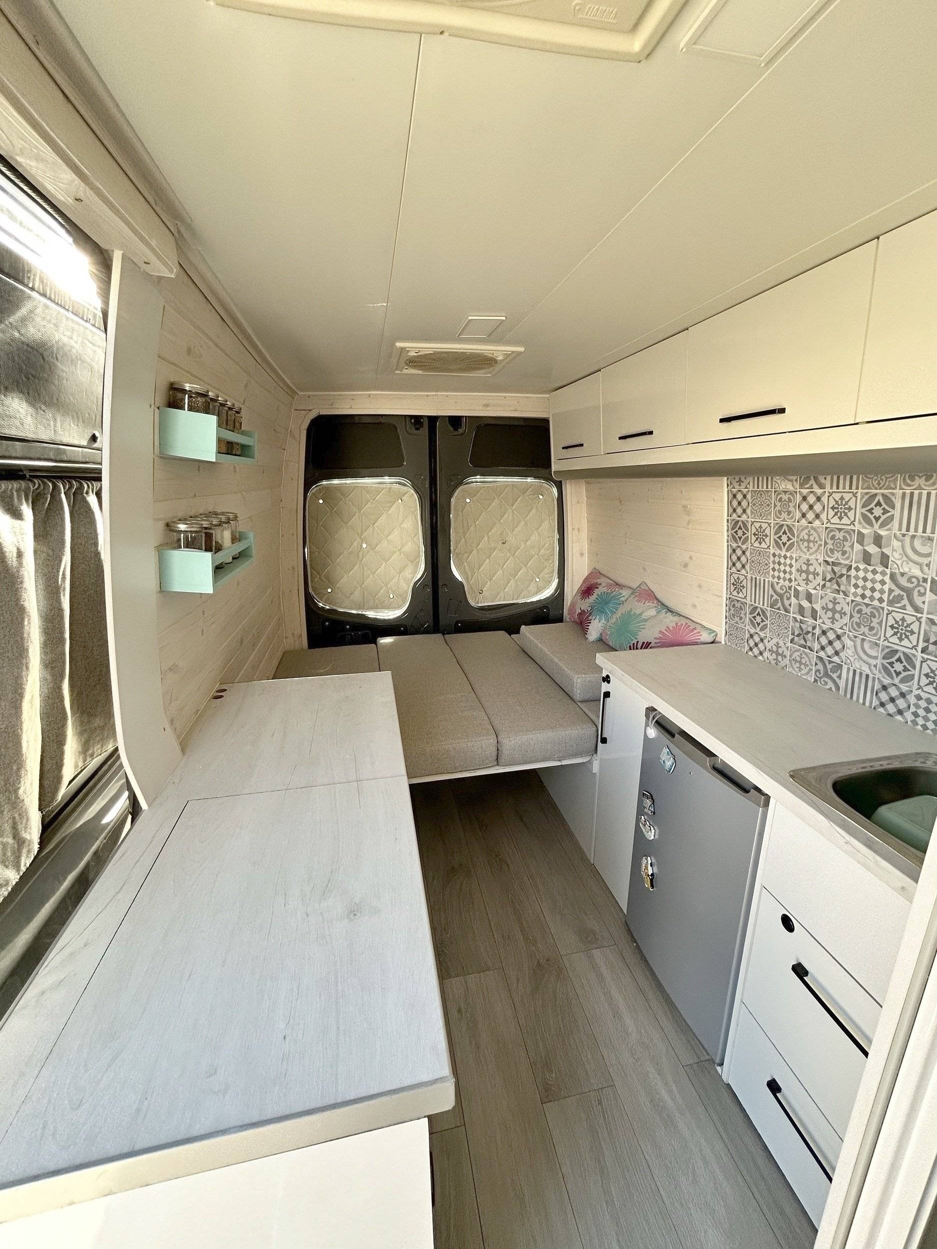 Berth Mercedes Mercedes Sprinter 313 cdi - Yescapa
