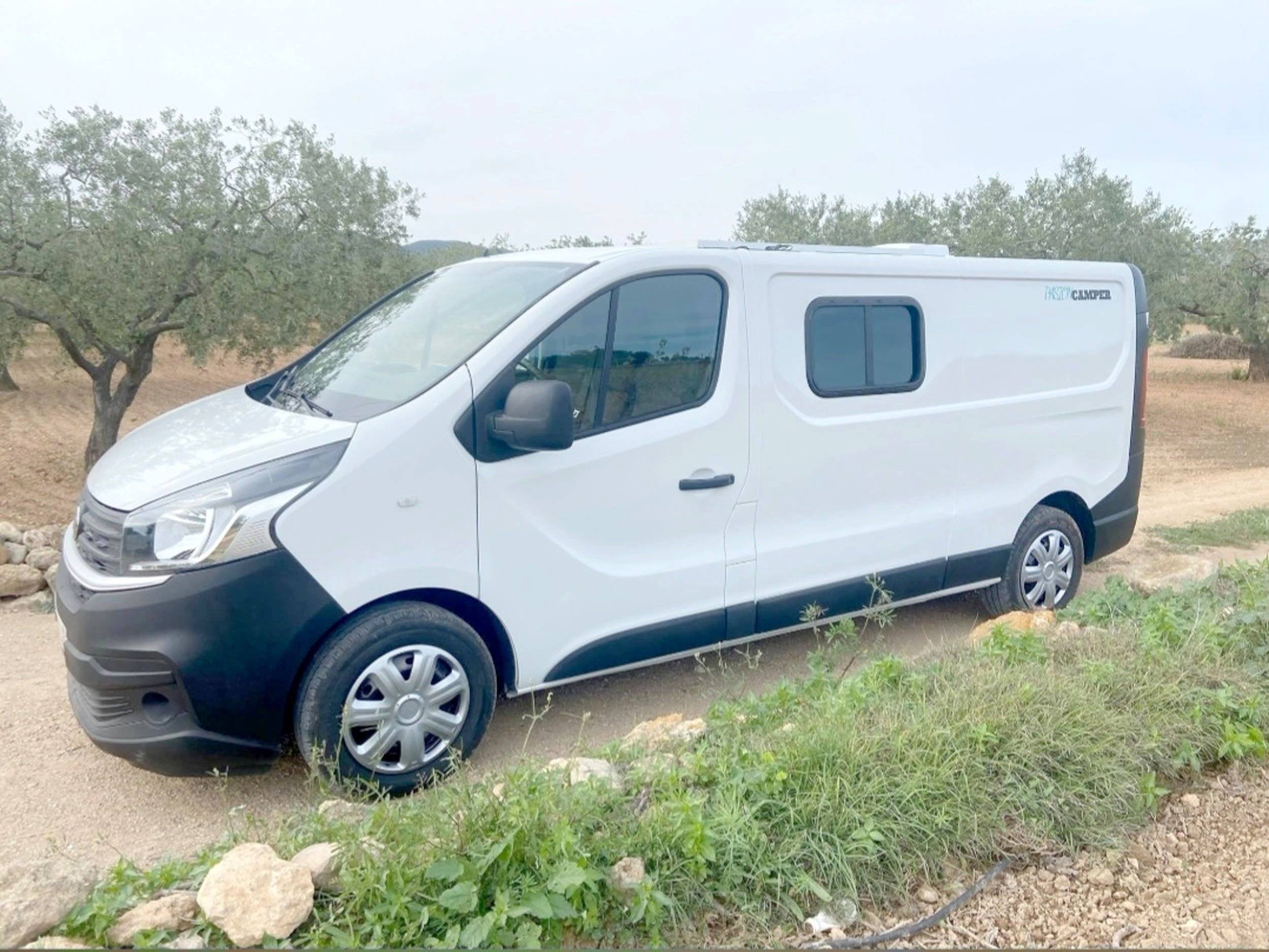 Vue avant de 3/4 Fiat fiat talento - Yescapa