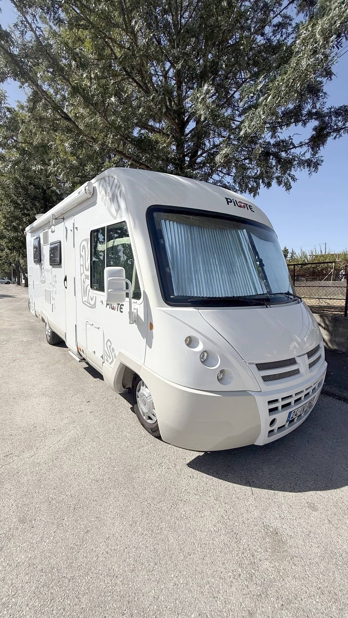 Vista de 3/4 Fiat 2,3 l 130 ch - Yescapa