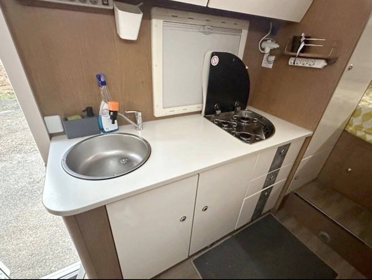 Kitchen Fiat Ducato 2,2 l Multijet 130 ch. - Yescapa