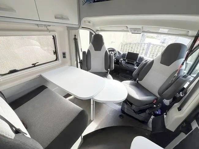 Dining Area Fiat DUCATO 2.3 140CV - Yescapa