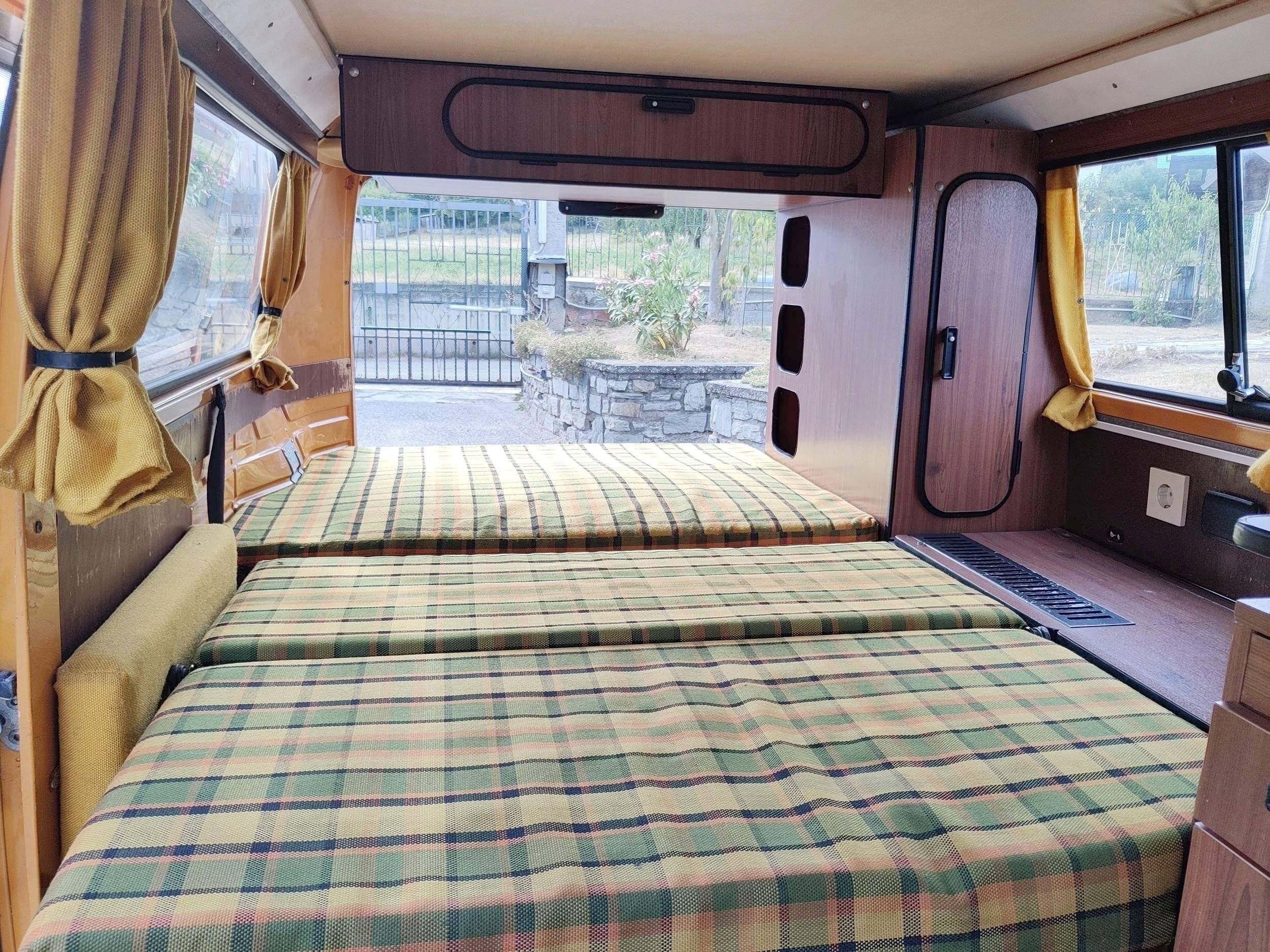 Schlafplätze Volkswagen Kombi T2 Westfalia - Yescapa