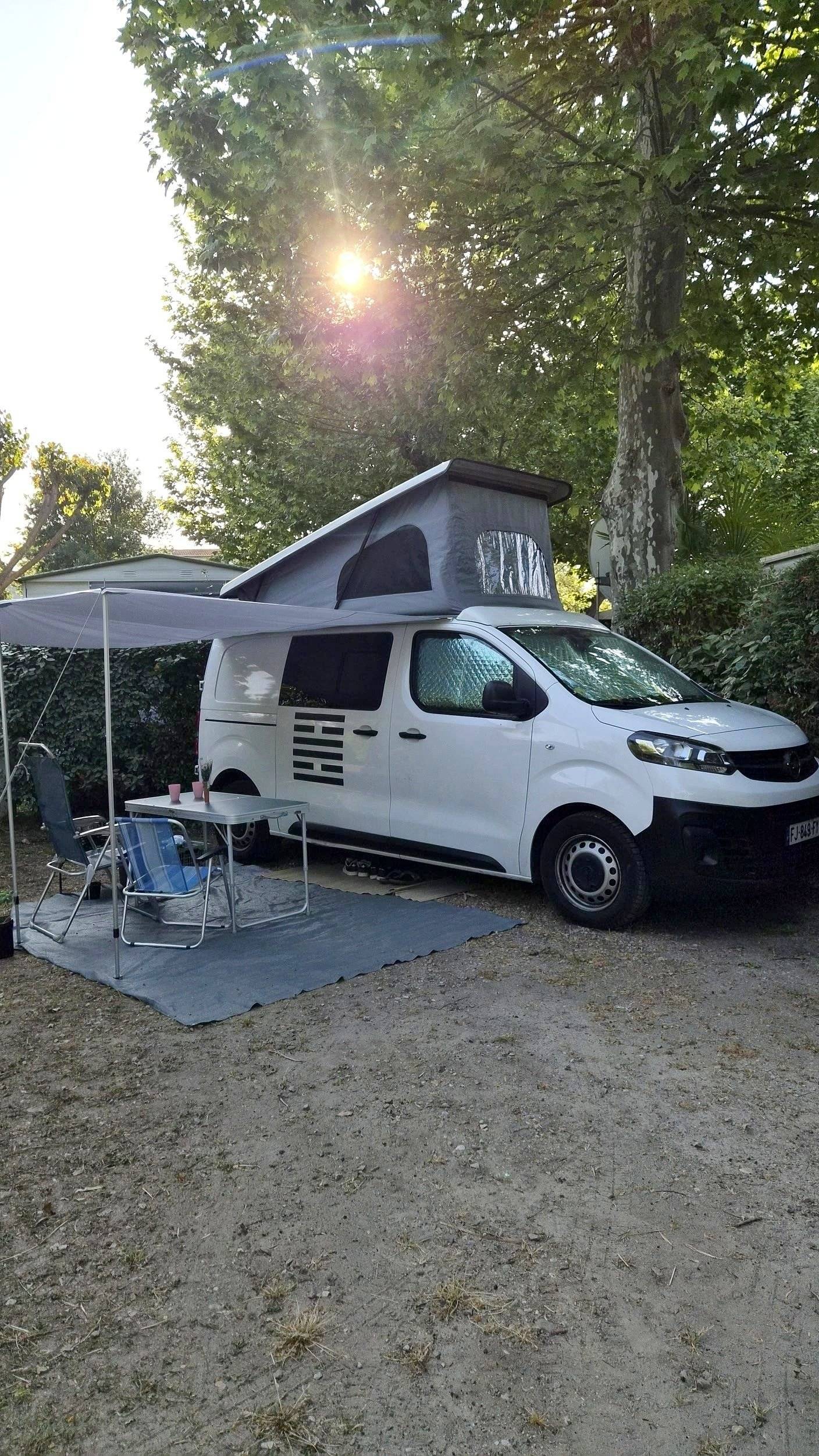 Front view from 3/4  - Yescapa
