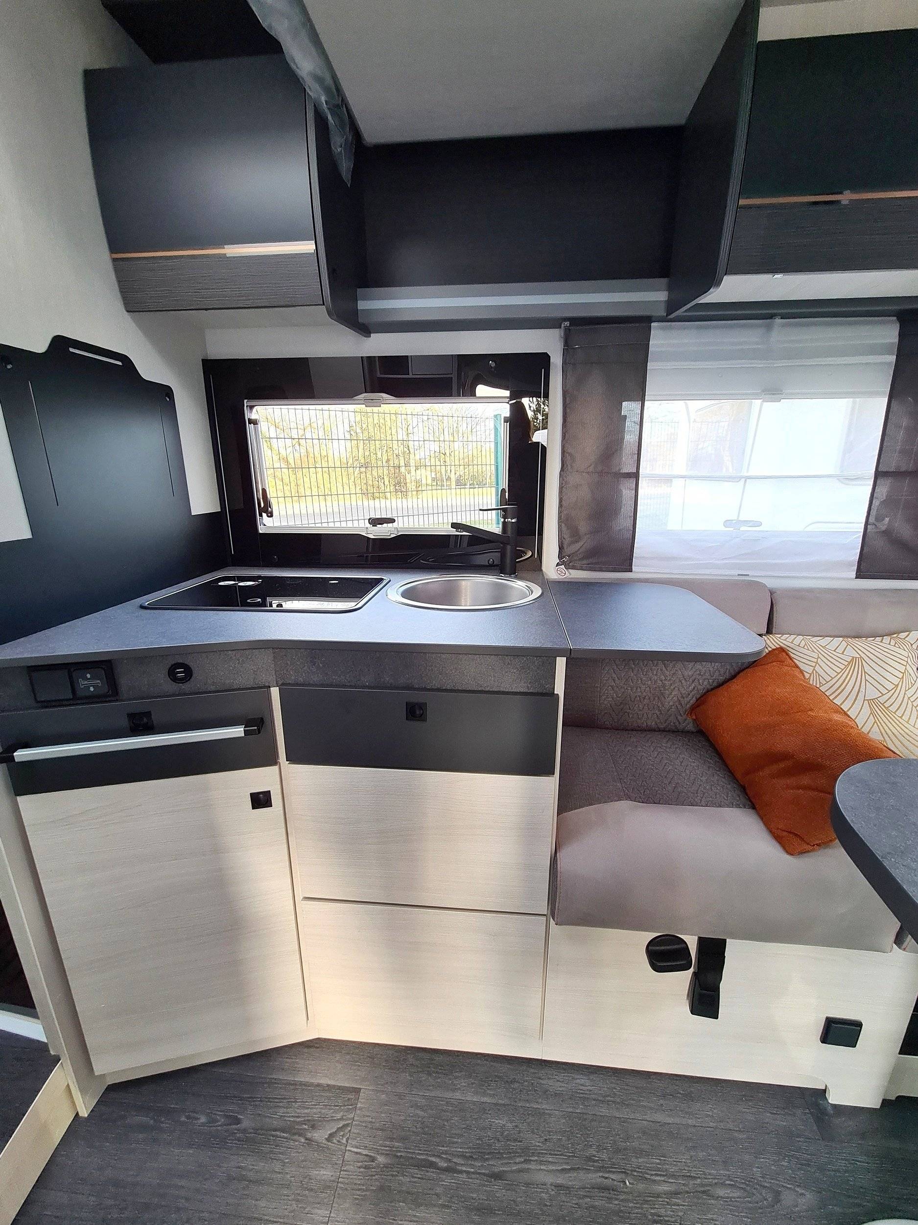 Challenger 328 Graphite Premium