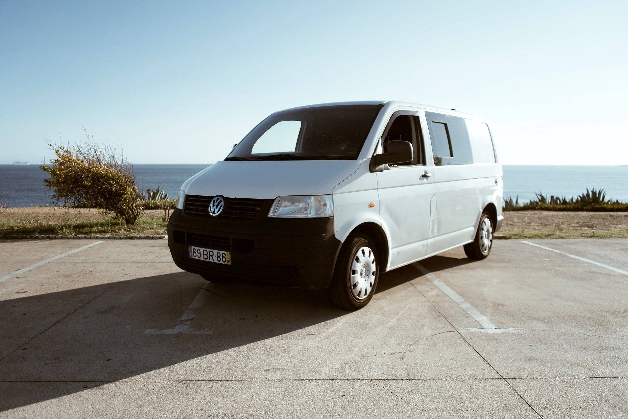 Front view from 3/4 Volkswagen T5 1,9 l 102 ch - Yescapa