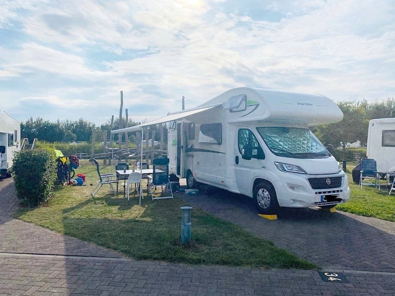 Vista frontale a ¾ Fiat Ducato 2,3 Multijet 150 PS - Yescapa
