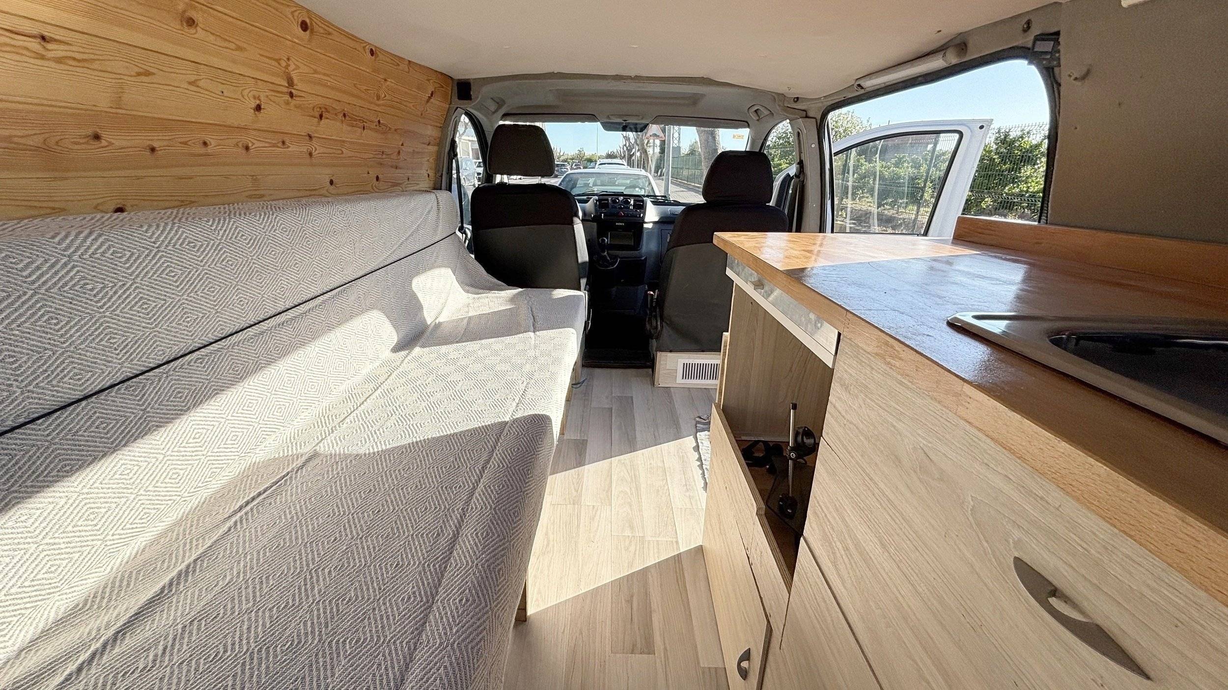 Plazas en cama Mercedes Vito - Yescapa