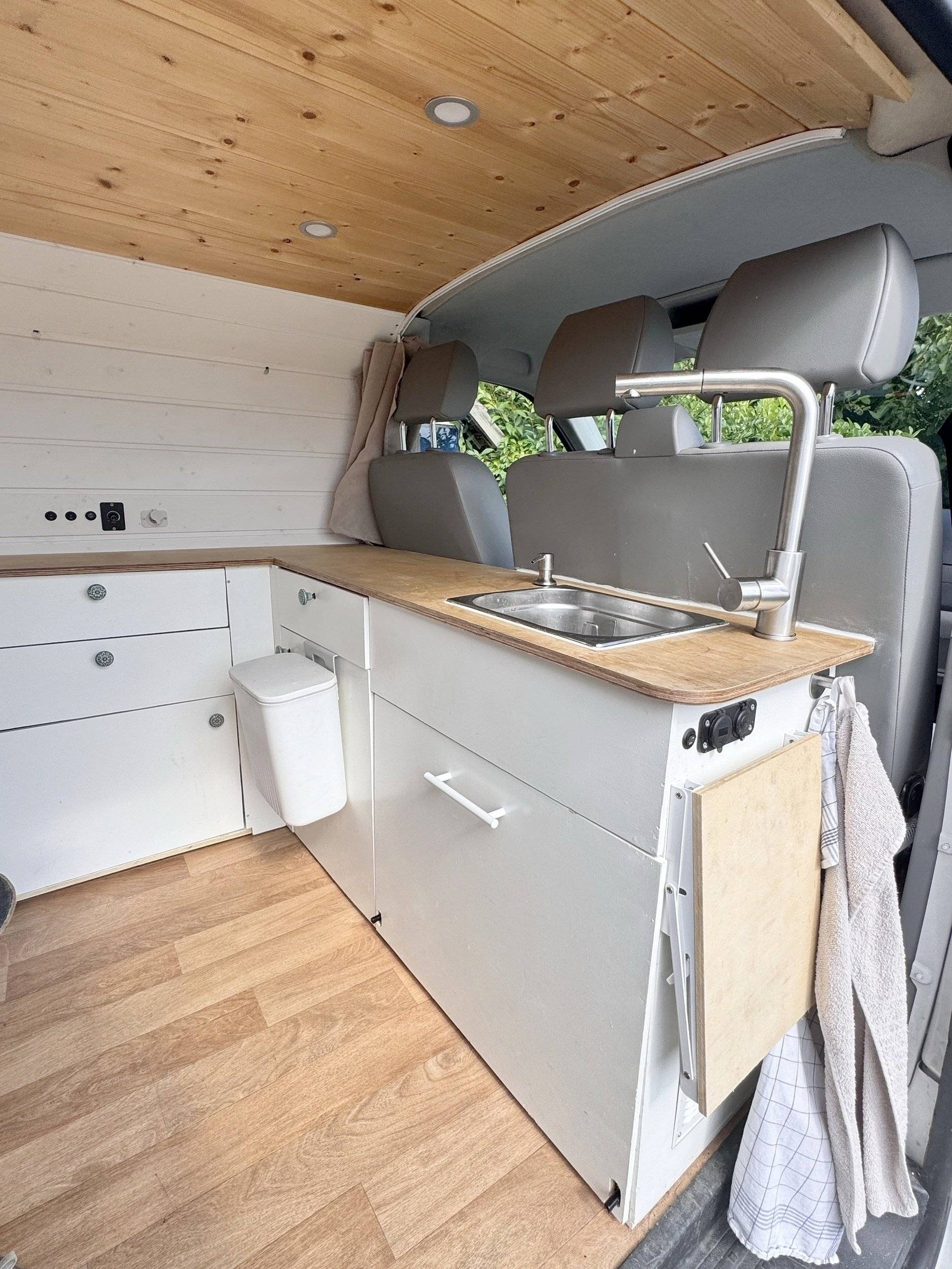 Volkswagen T5 2 l 84 ch