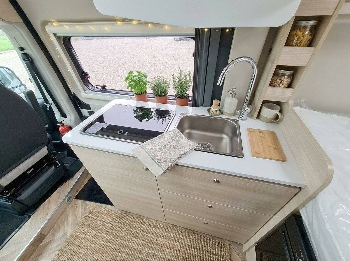 Chausson 594 first line