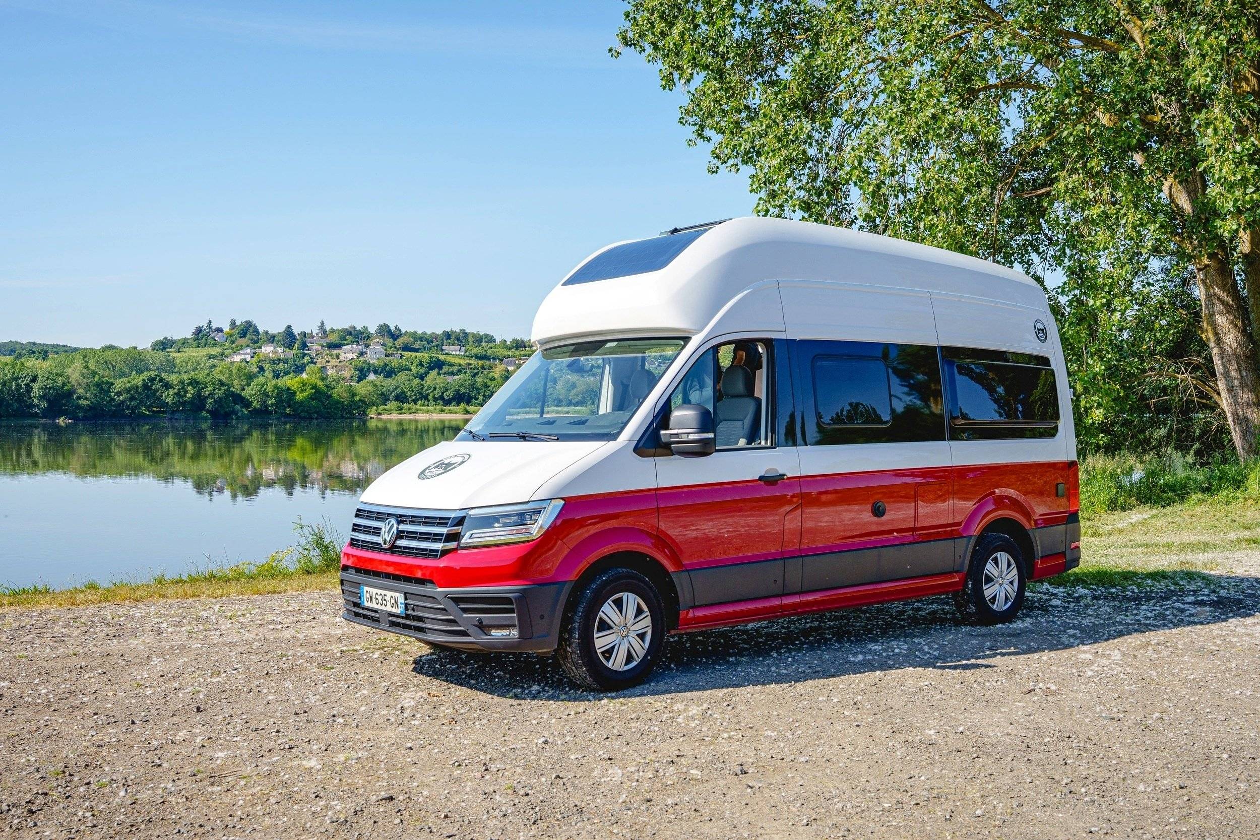Vista del vehículo ángulo delantero Volkswagen Grand California 600 - Yescapa