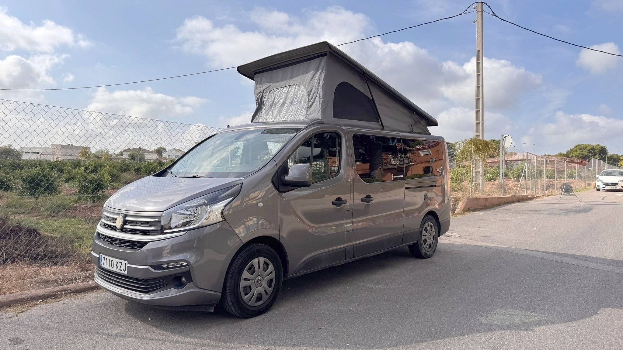 Vue avant de 3/4 Fiat Fiat talento - Yescapa