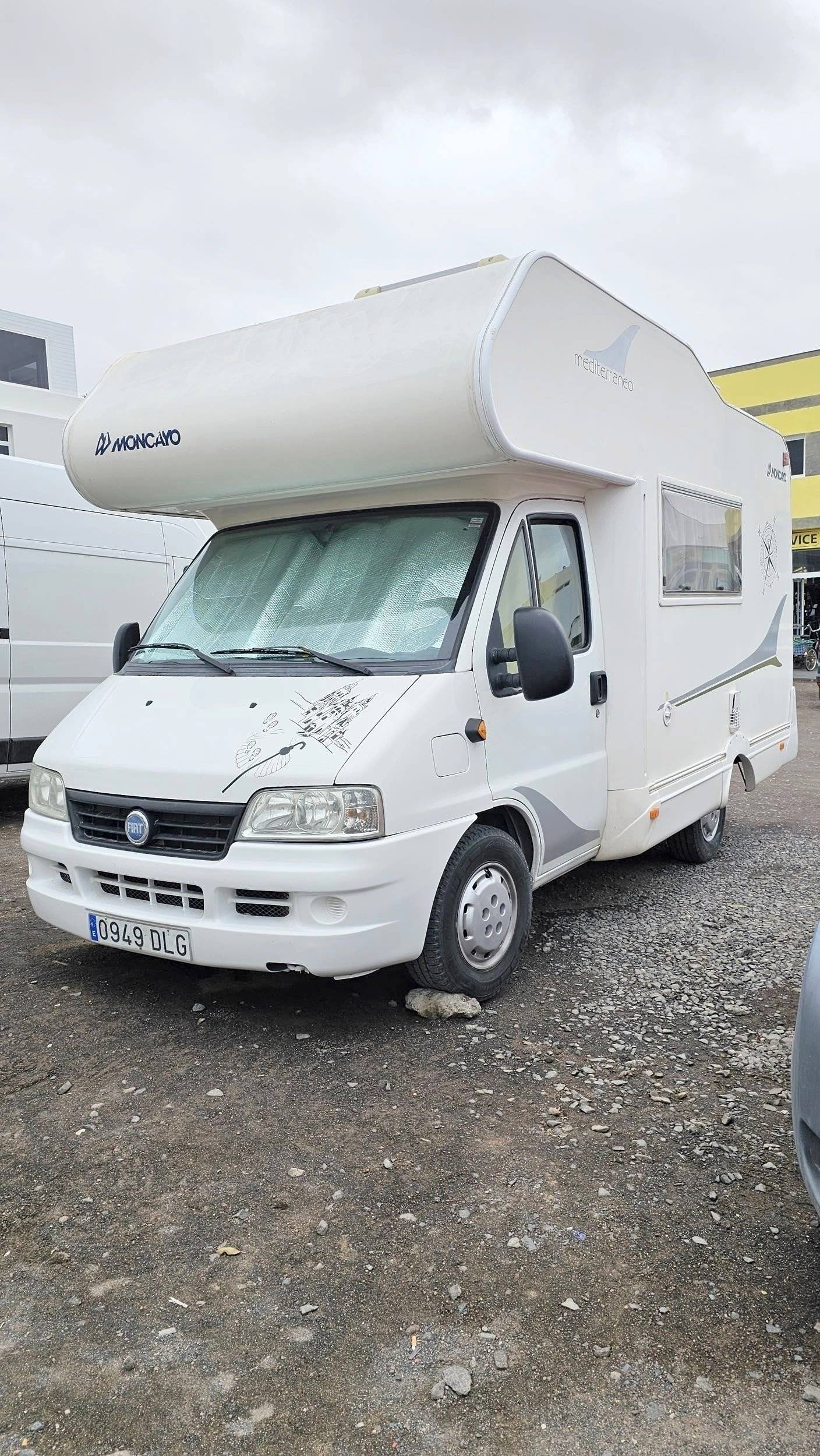 Front view from 3/4 Fiat Ducato 2,0 l 115 ch - Yescapa