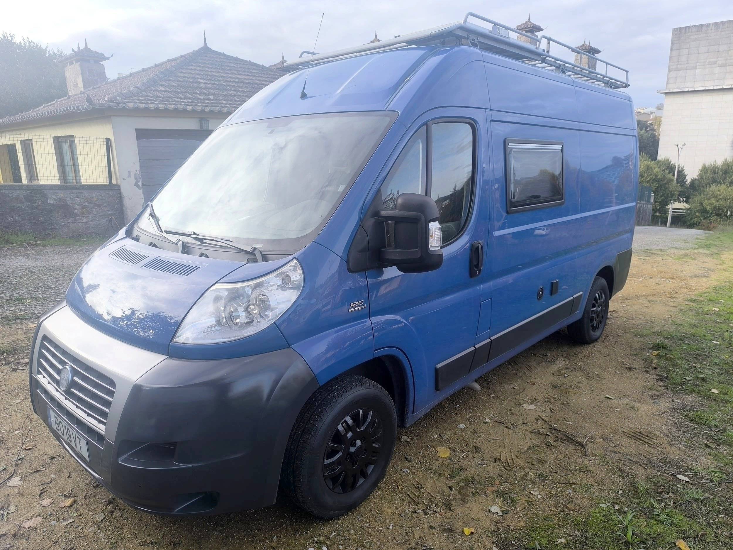 Vue avant de 3/4 Fiat Ducato 2,3 l 120 ch - Yescapa