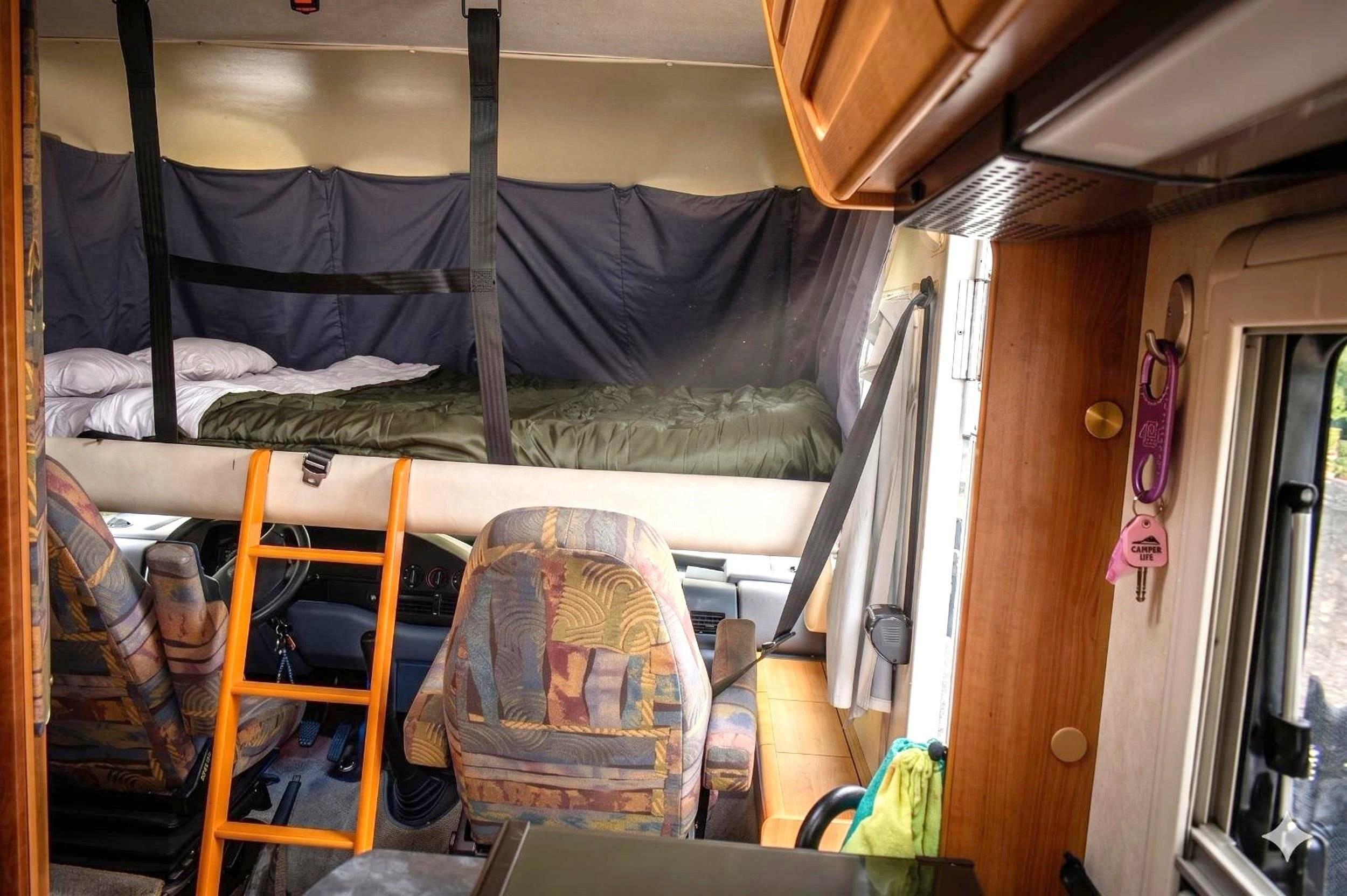Dormidas Mercedes Hymer - Yescapa