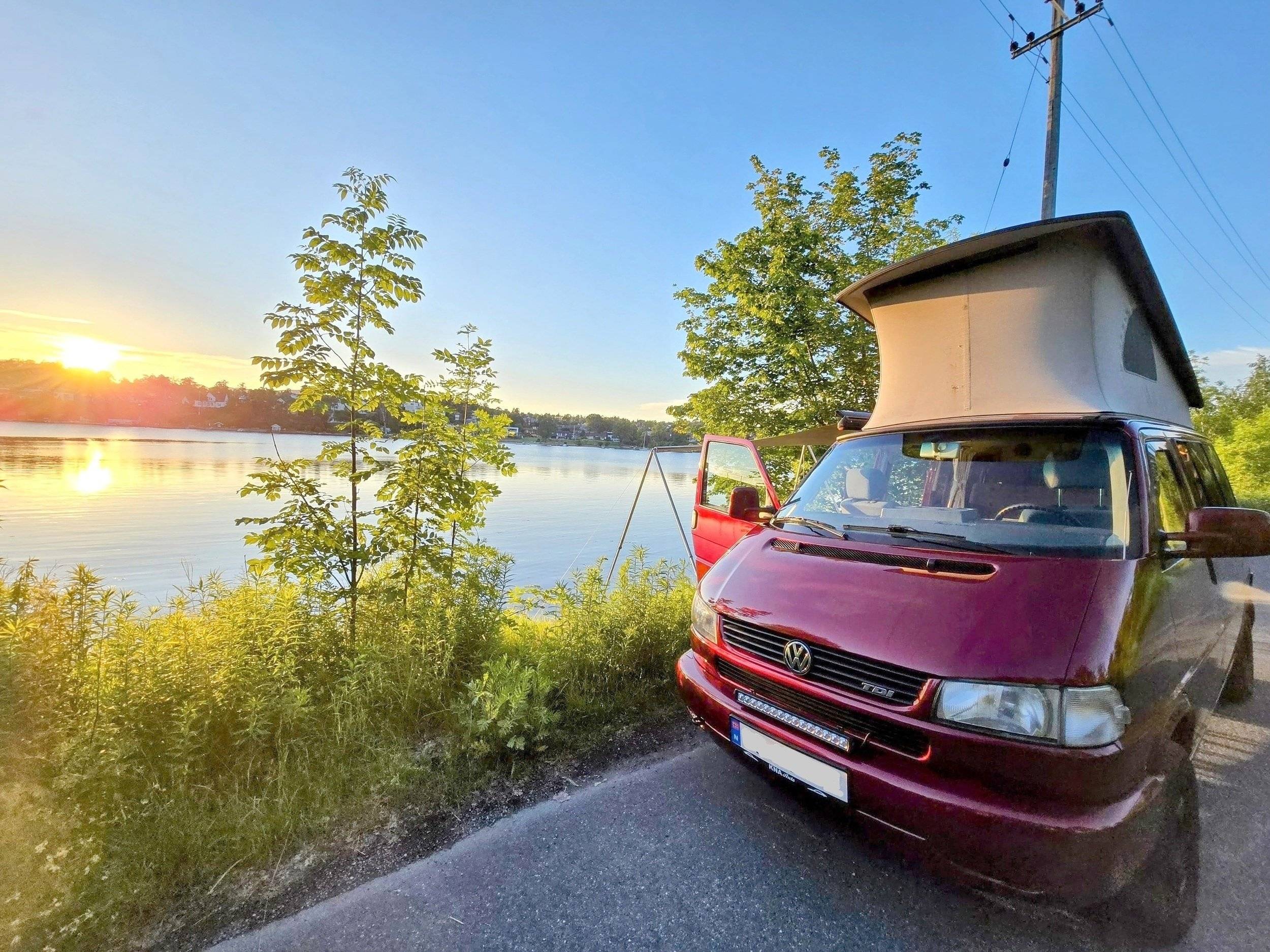 Front view from 3/4 Volkswagen T4 California Coach - Yescapa