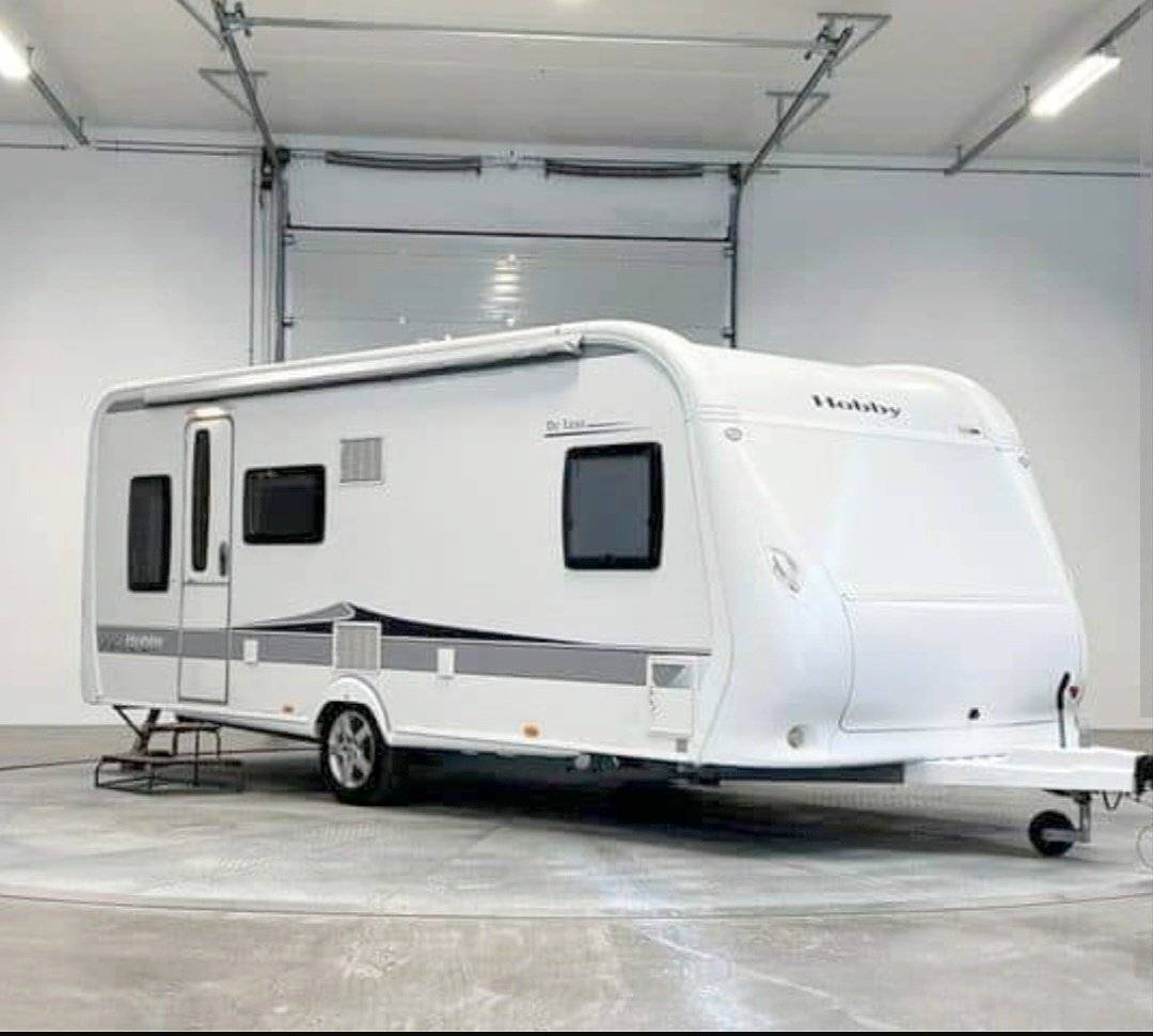 Voorkant 3/4 Nissan - Yescapa