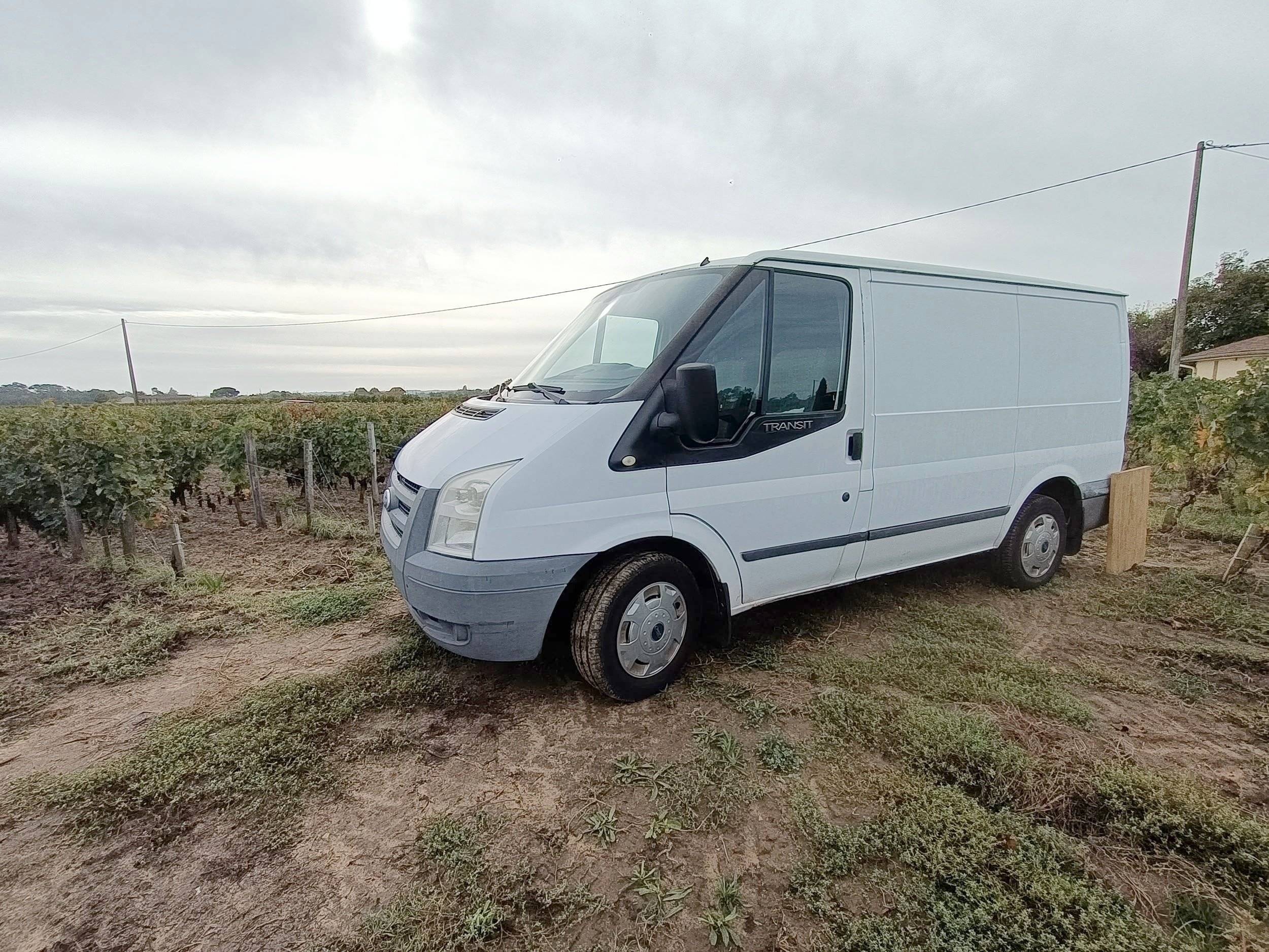 Voorkant 3/4 Ford FORD TRANSIT - Yescapa