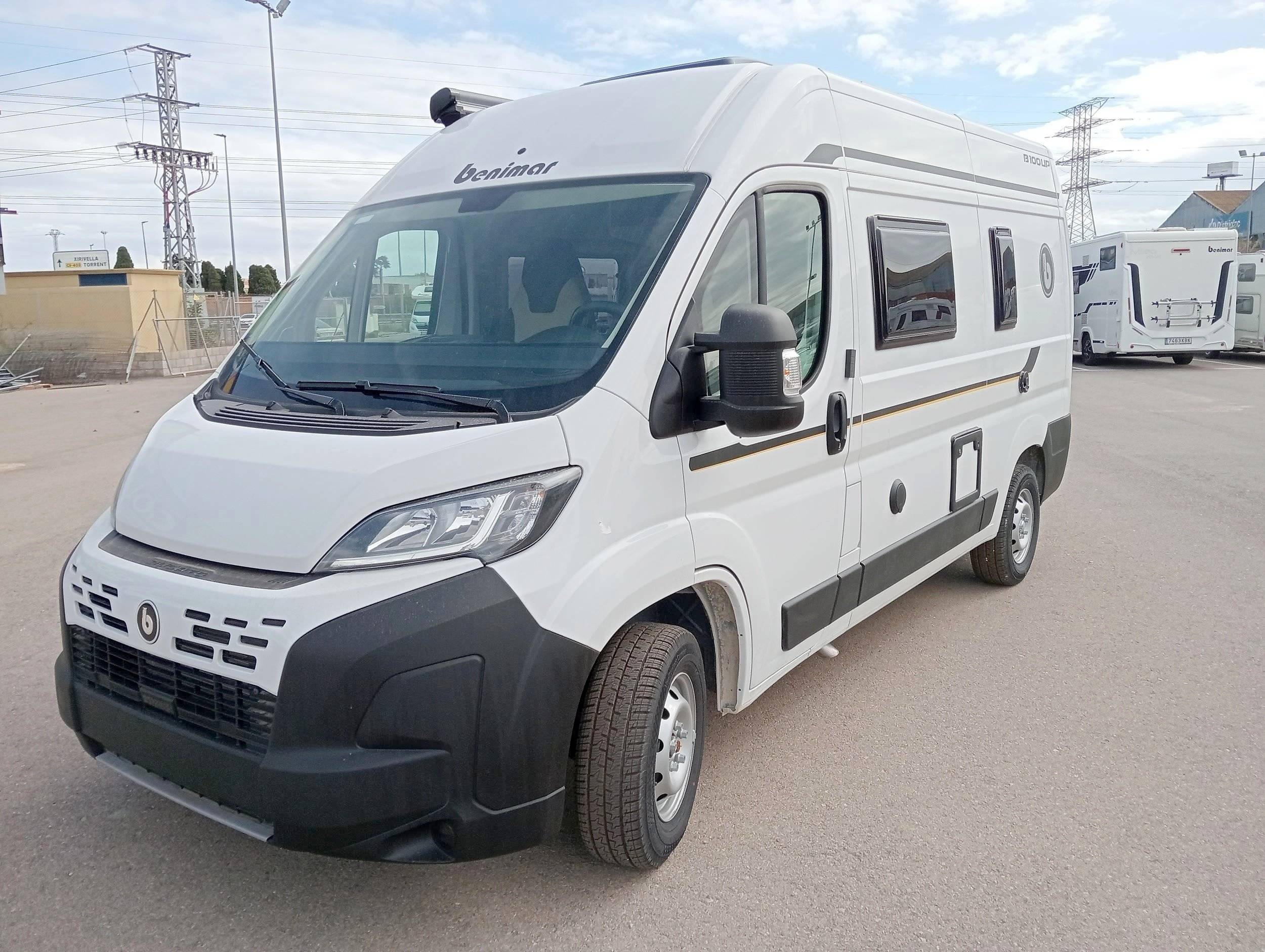 Front view from 3/4 Fiat BENIMAR - Yescapa