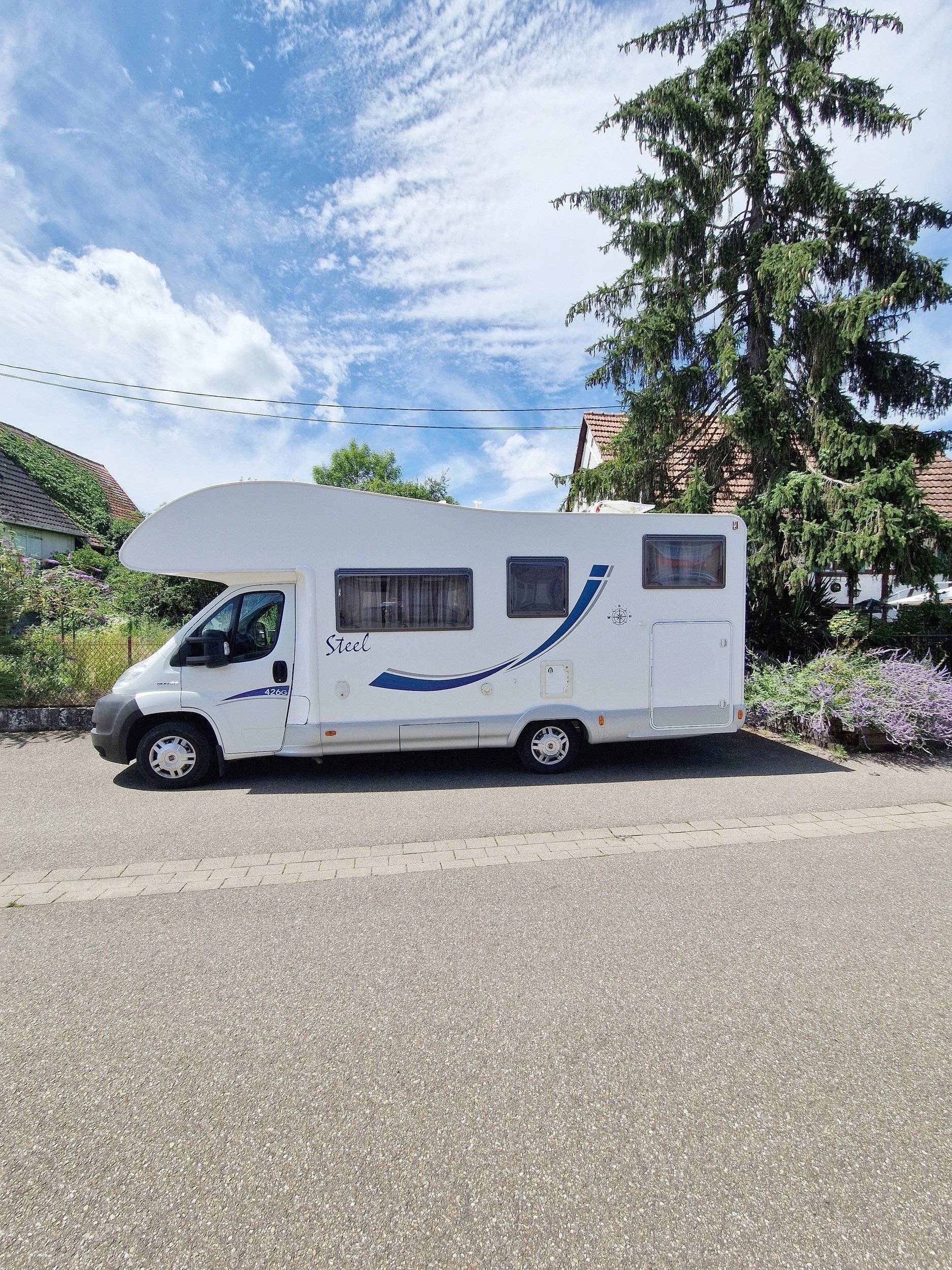 Vista frontale a ¾ Fiat 2,3 l 130 ch. - Yescapa