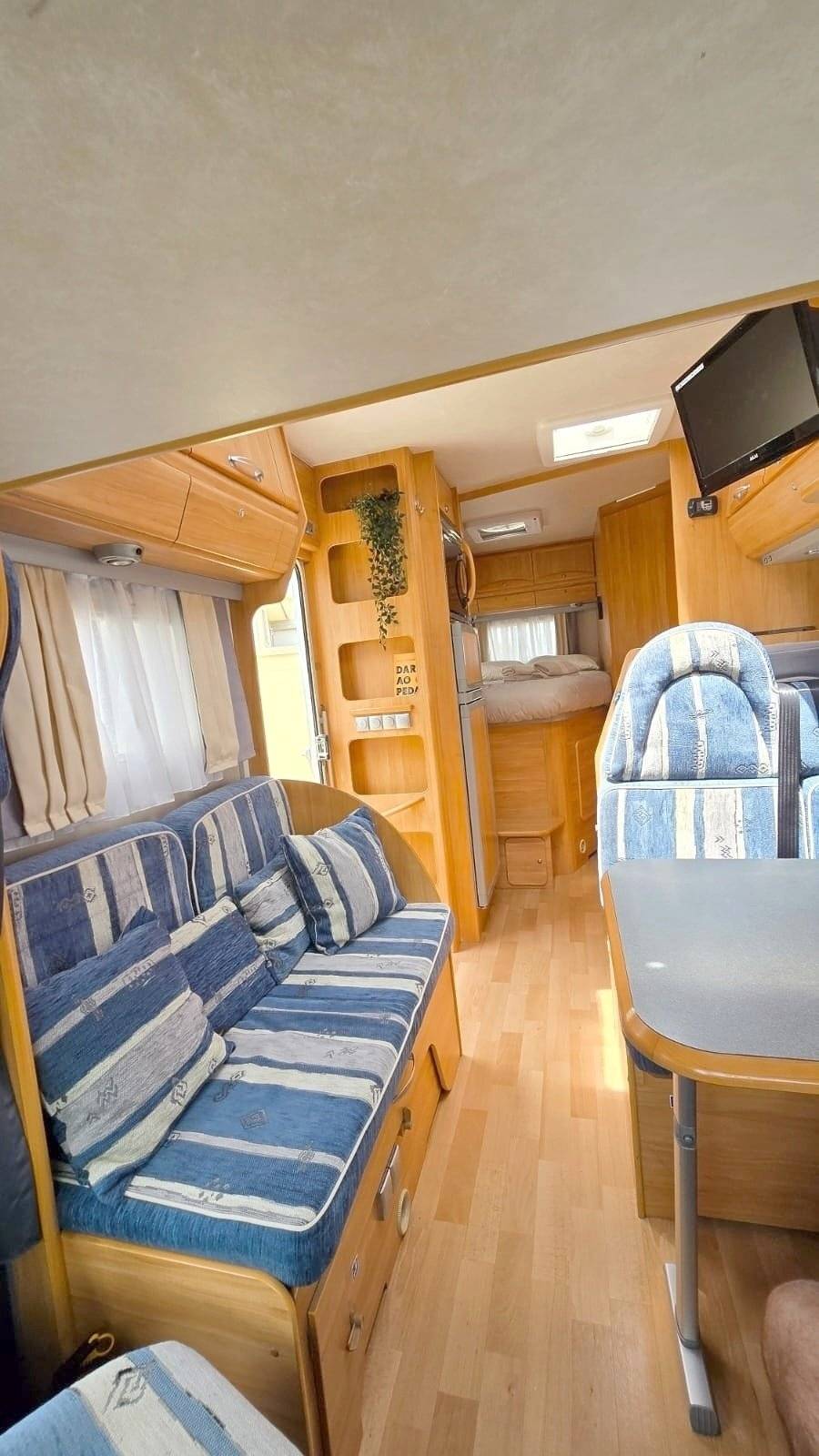 Adria Adriatik 655 sp coral 2.8