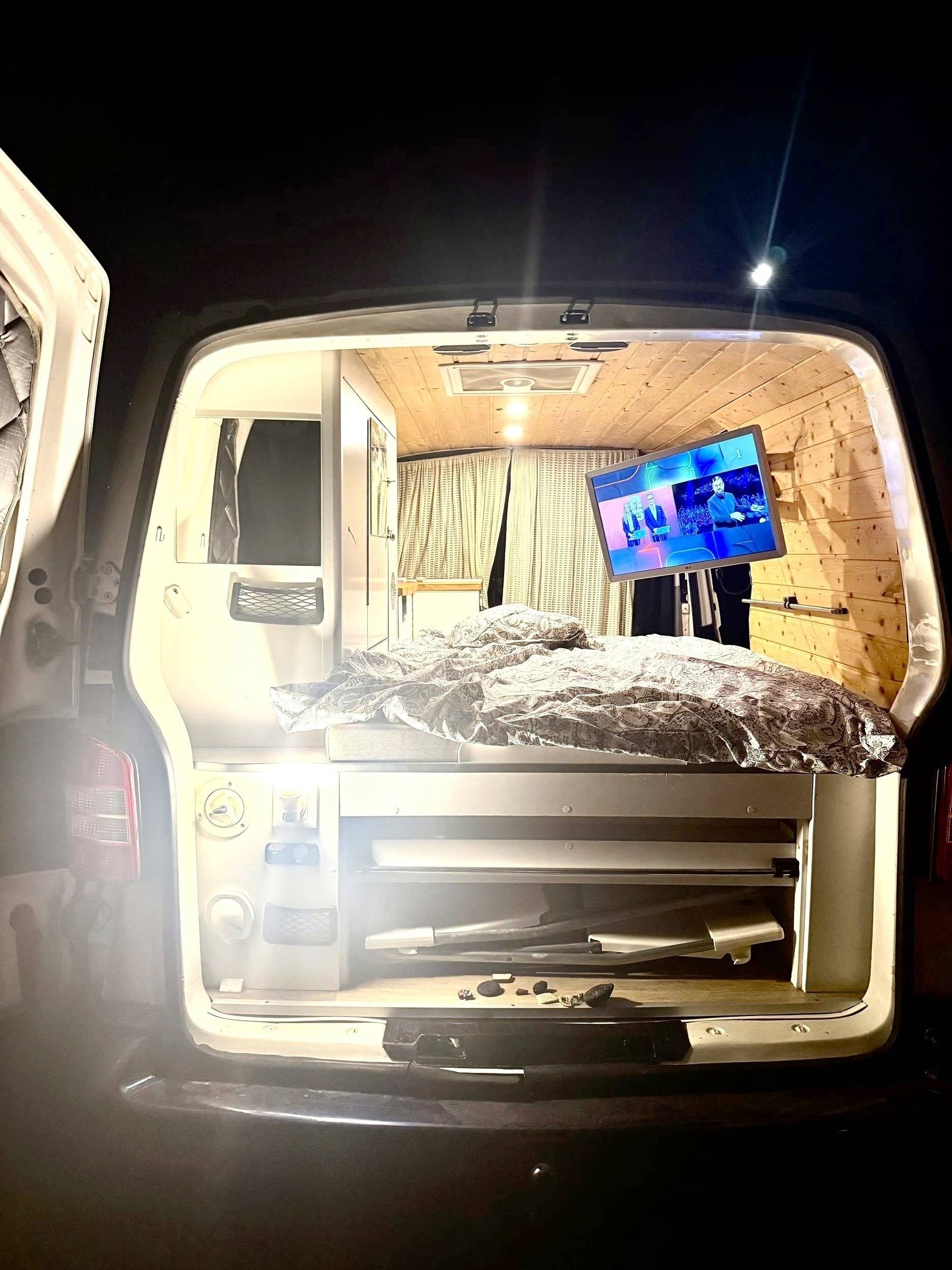 Schlafplätze Volkswagen T5 1,9 l 102 ch - Yescapa