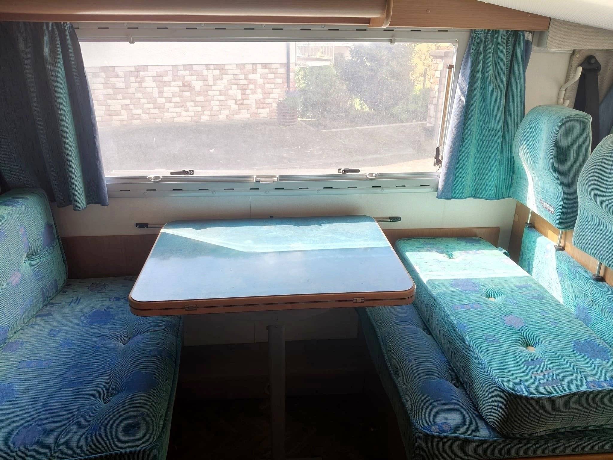 Dining Area Fiat Ducato 2,8 l 115 ch/Al-Ko - Yescapa