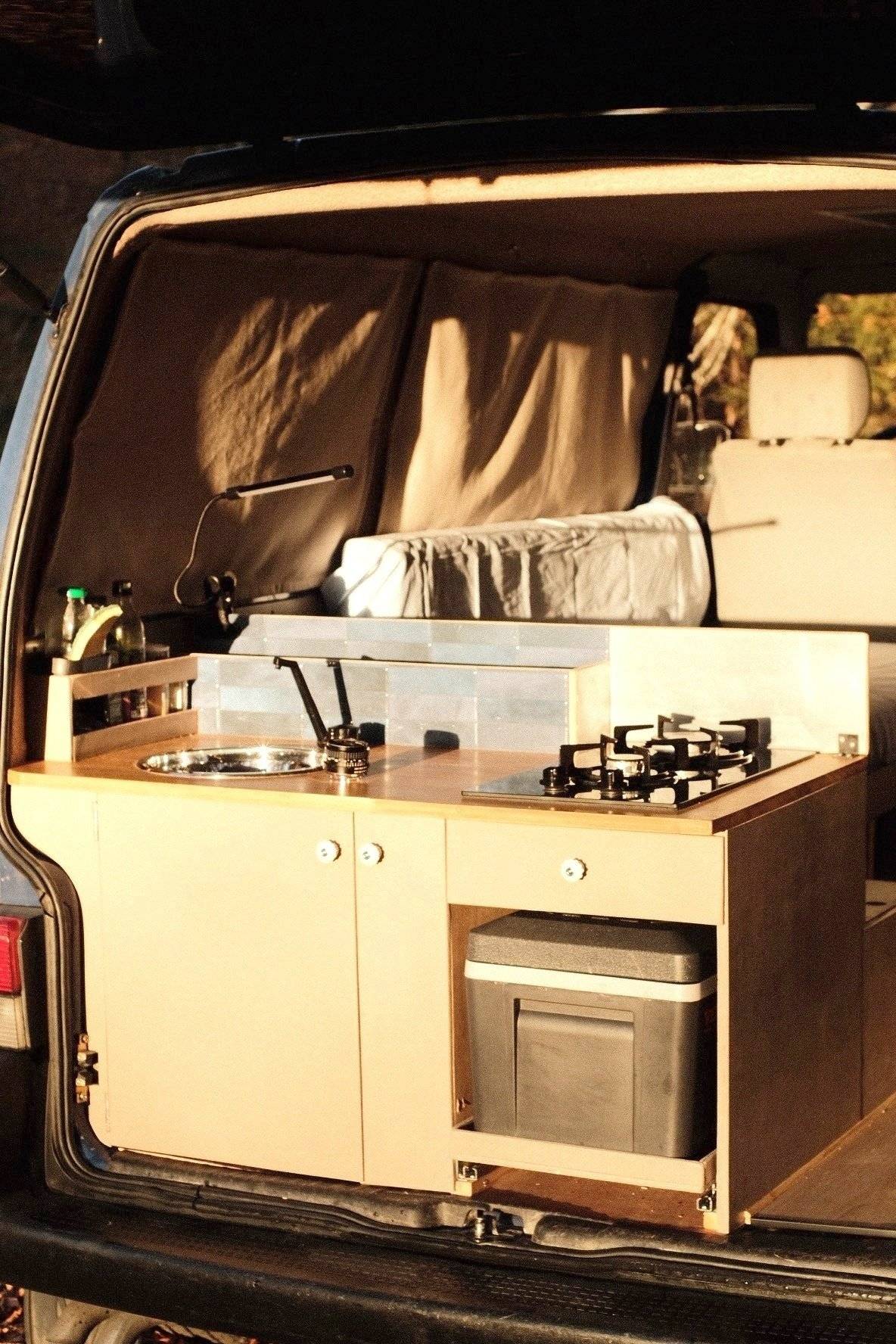 Angolo cucina Volkswagen Transporter T4 - Yescapa