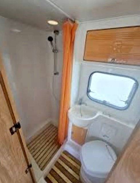 Dining Area Ford Transit 2,2 l 115 ch - Yescapa