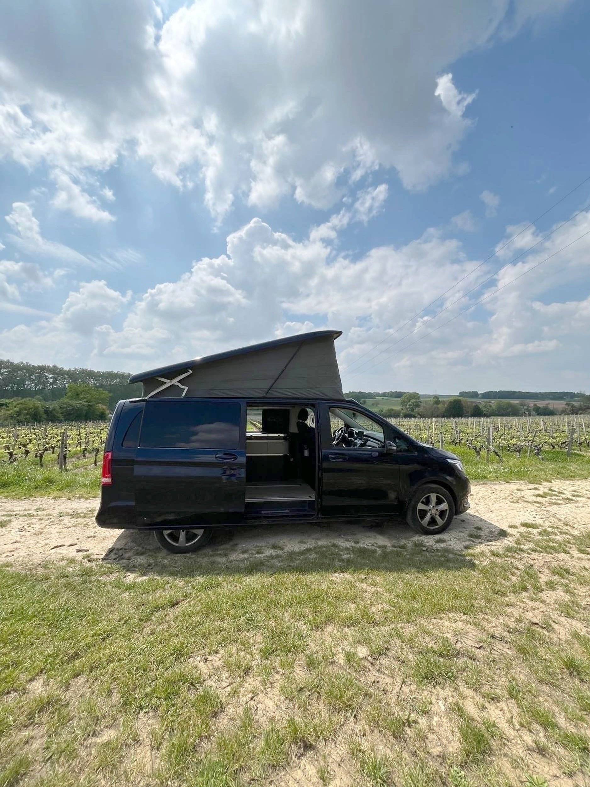 Vista frontale a ¾ Mercedes - Yescapa