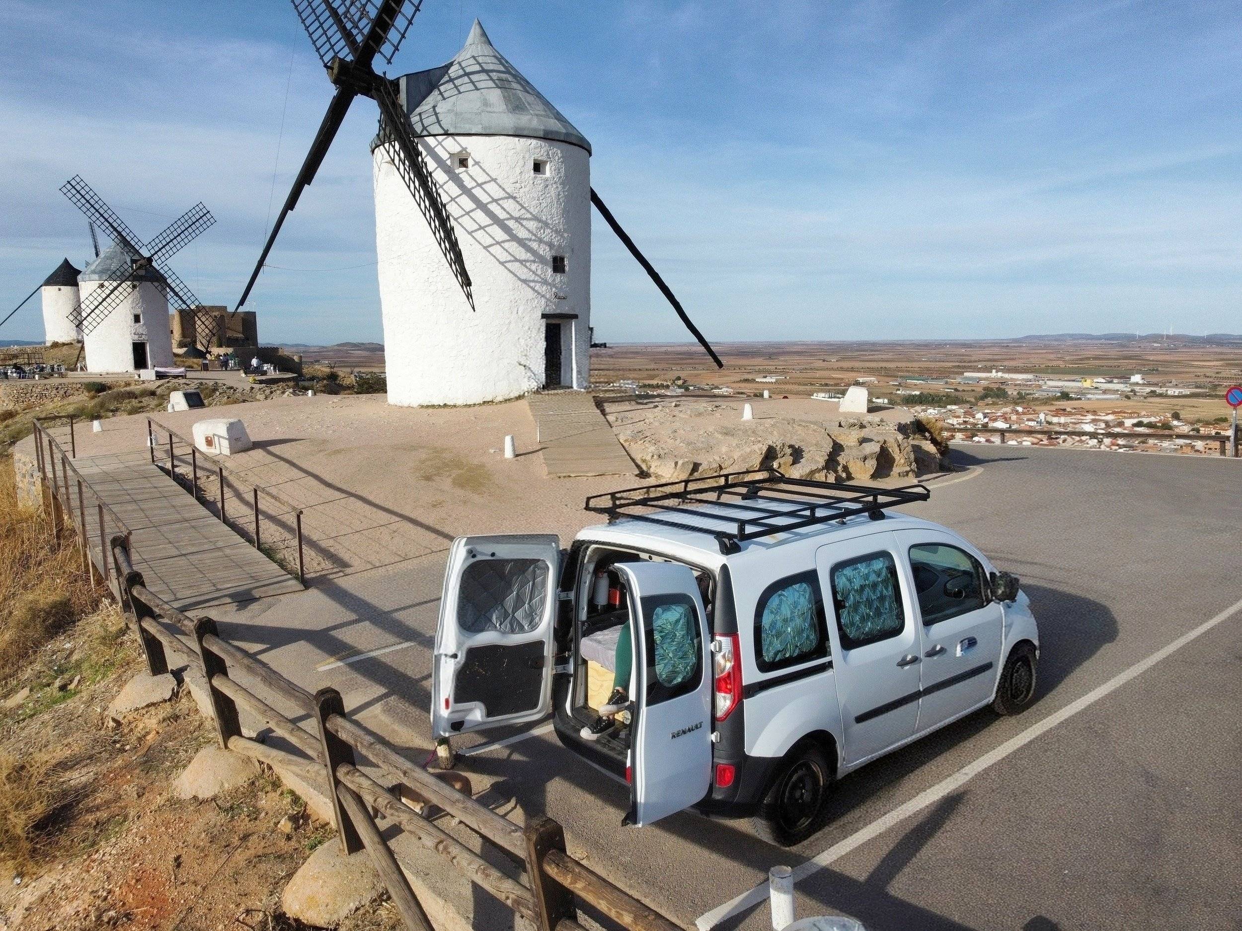 Vista de 3/4 Renault 1.5 dci - Yescapa