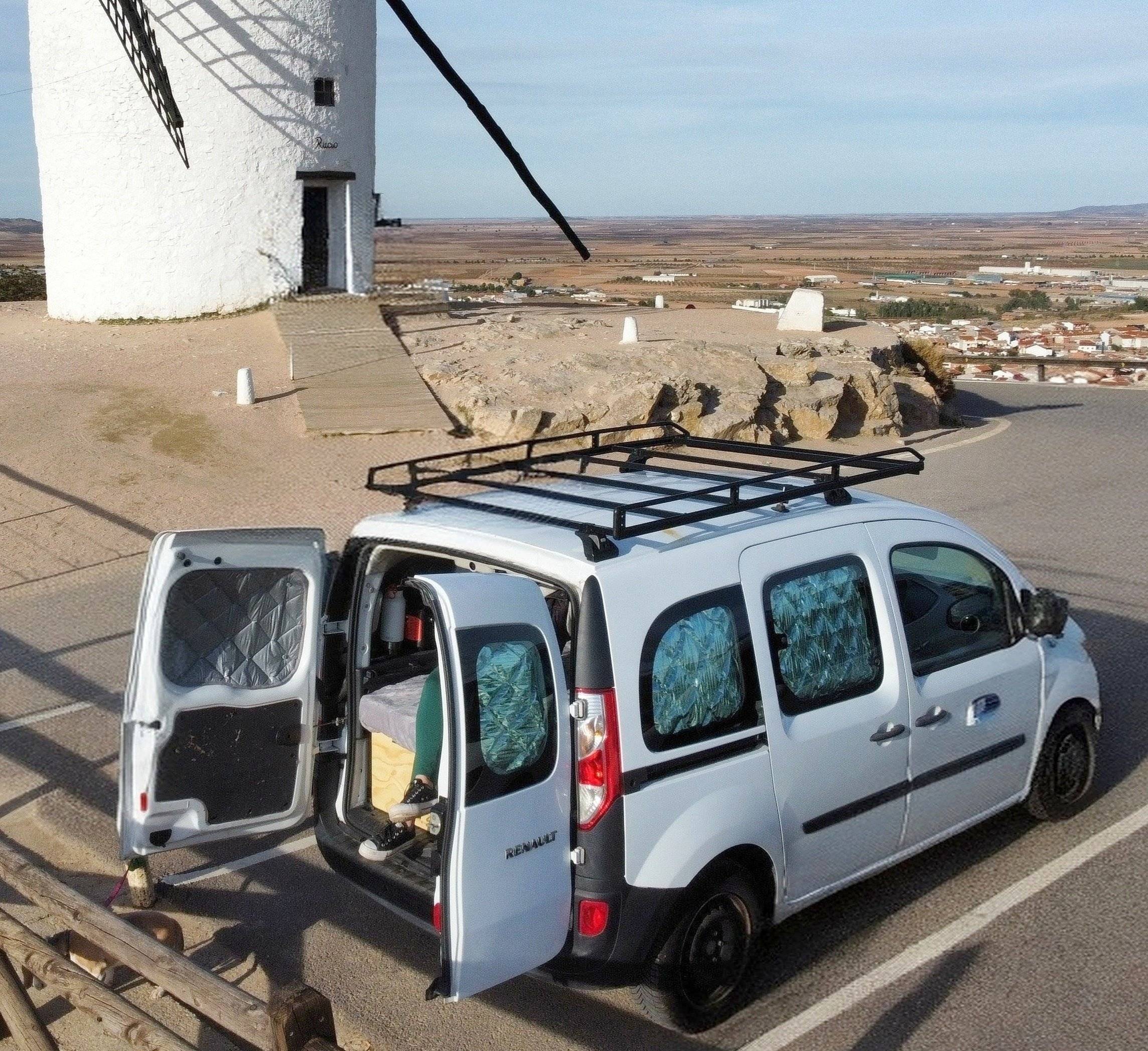 Vista frontale a ¾ Renault 1.5 dci - Yescapa