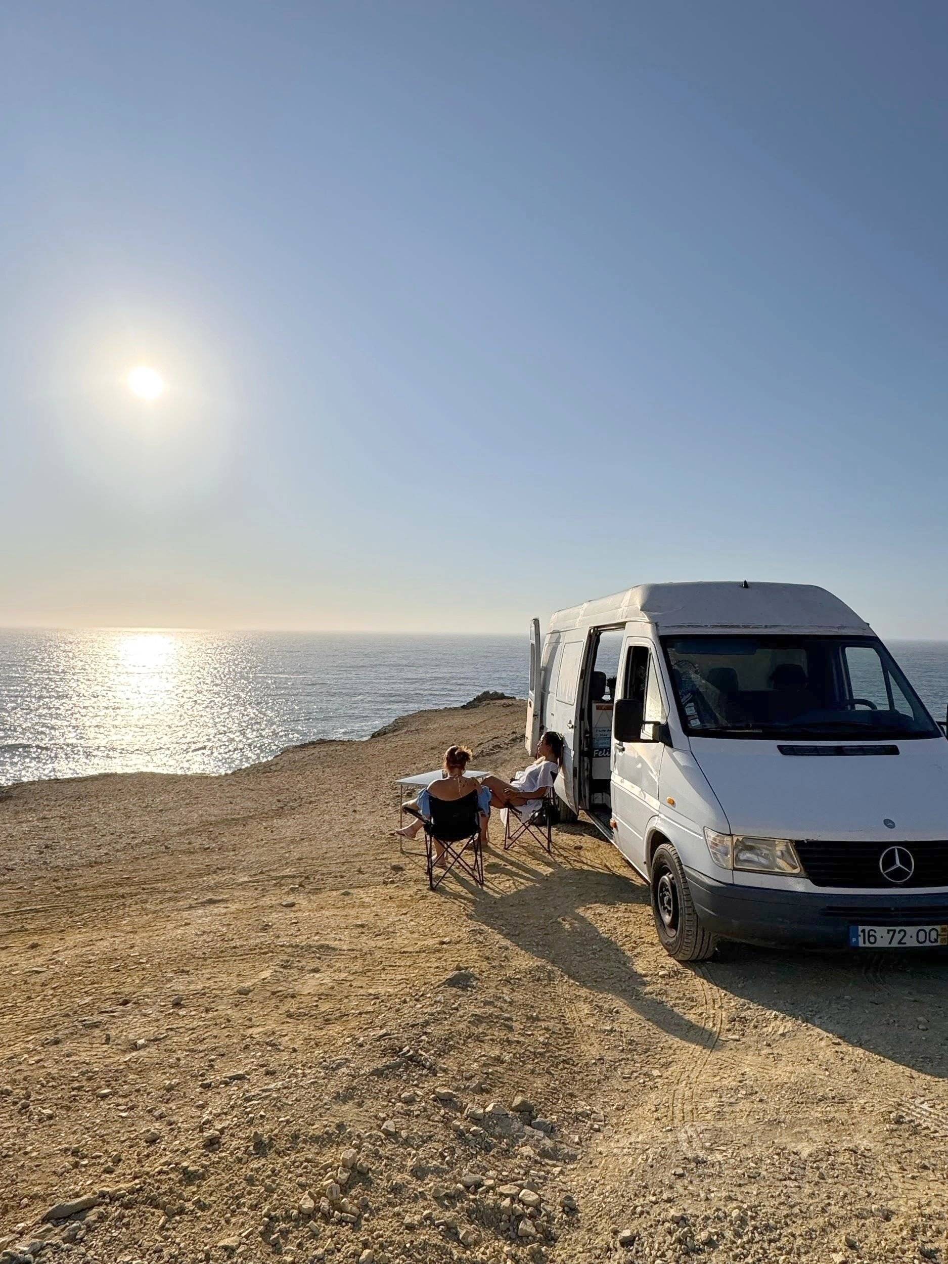 schräge Vorderansicht Mercedes Sprinter 312 d - Yescapa