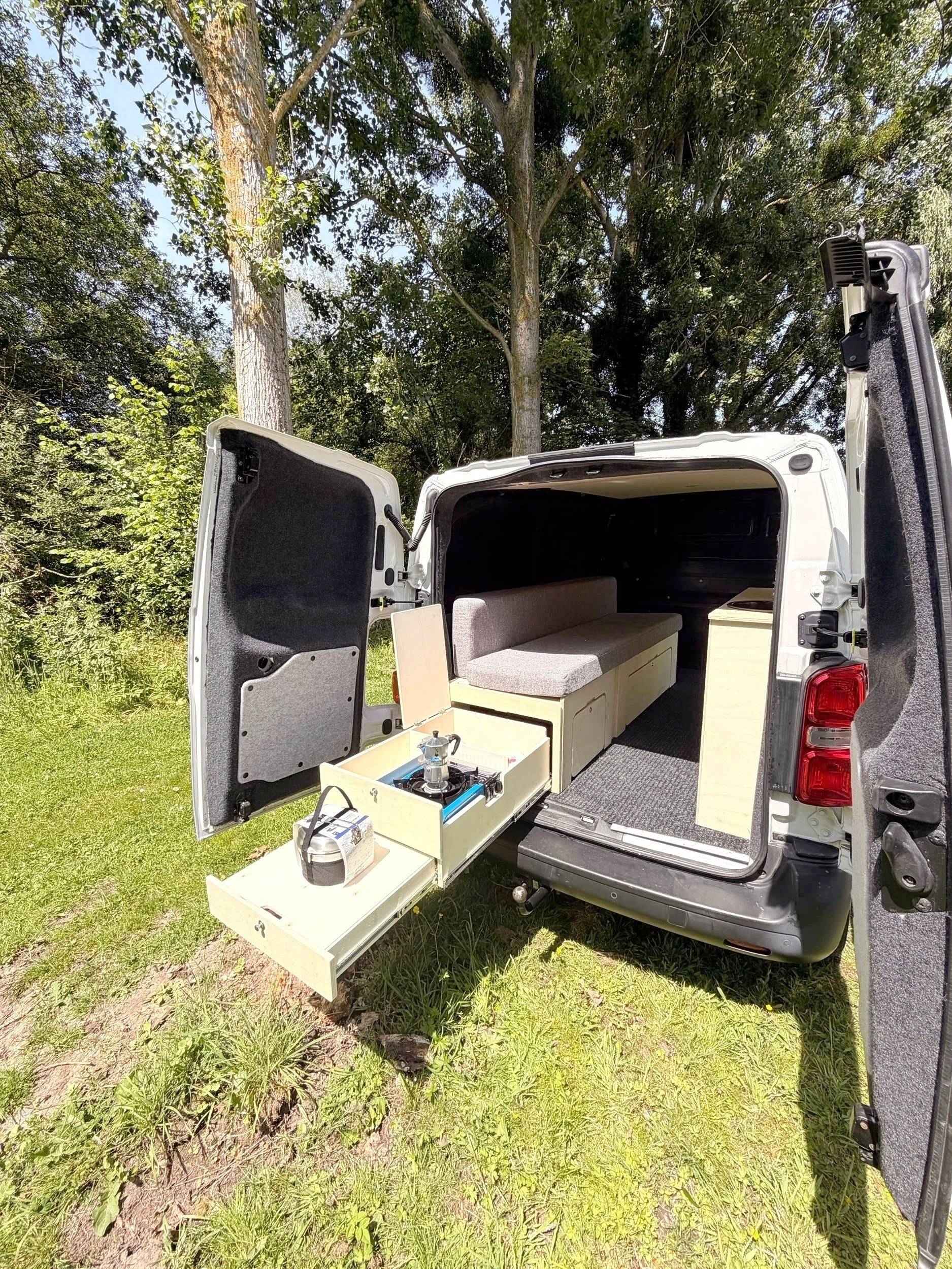 Área de jantar Citroën Citroën jumpy - Yescapa