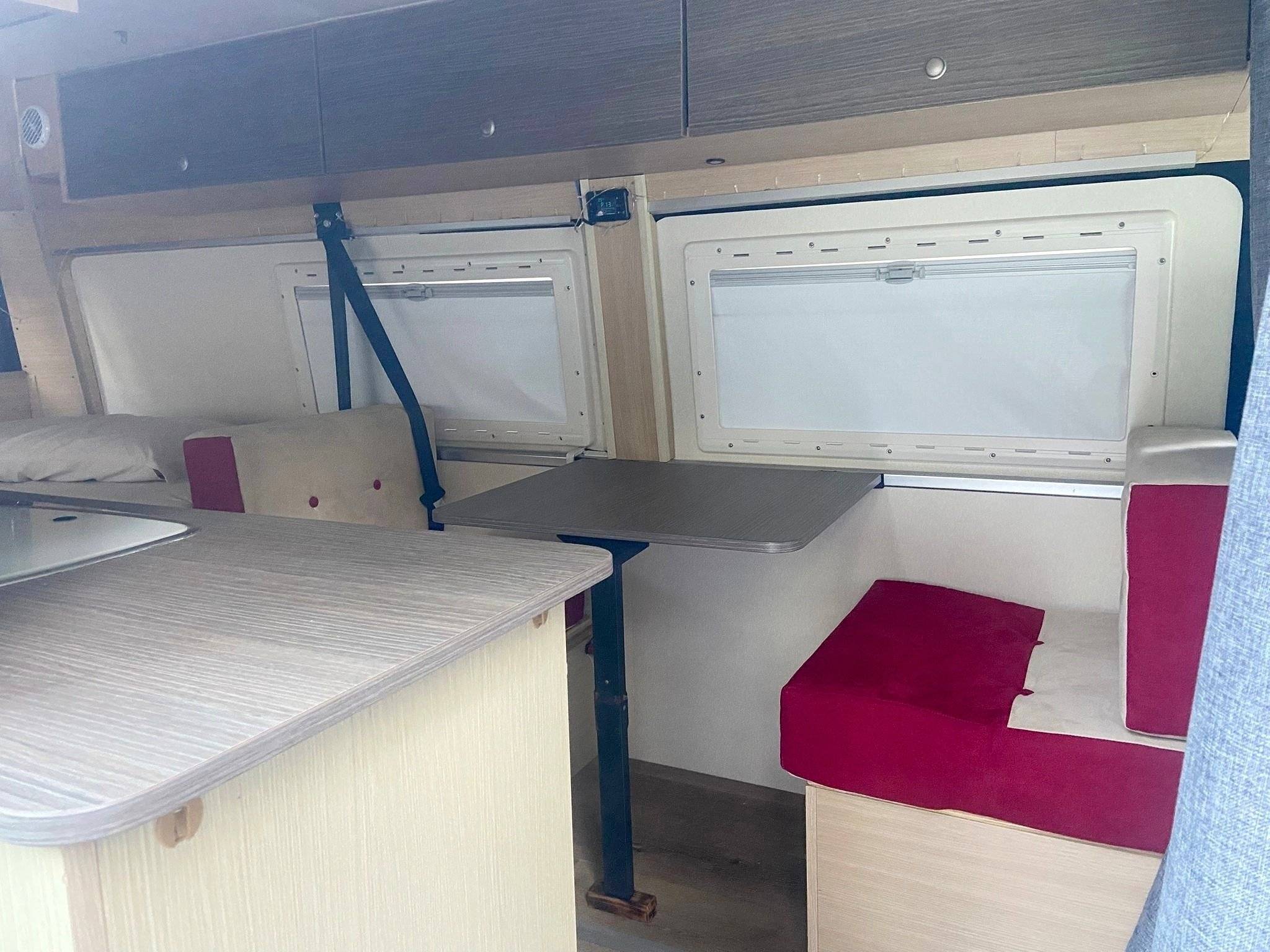 Menjador Mercedes - Yescapa