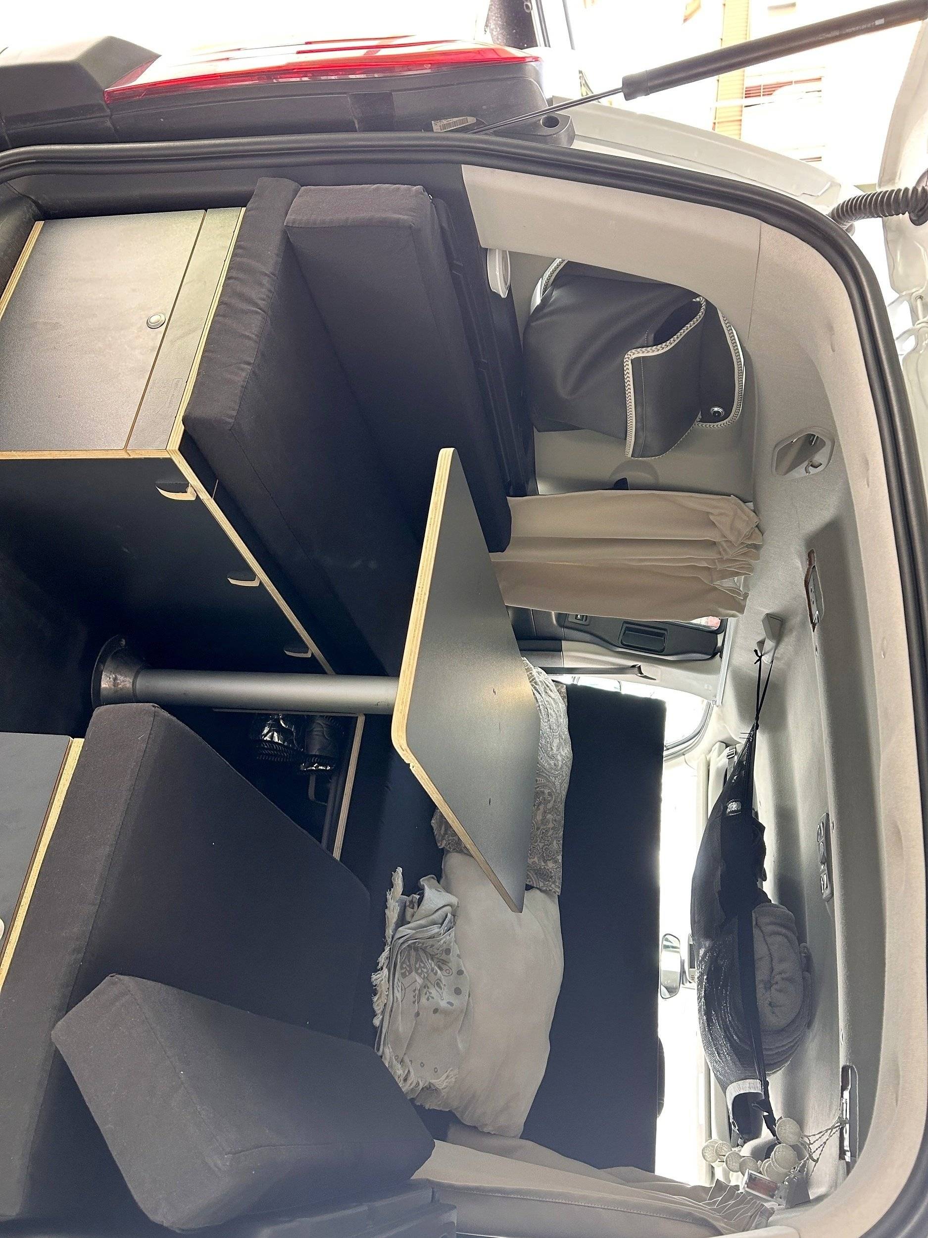 Berth Peugeot Peugeot Rifer BlueHDI 100 GTLine - Yescapa