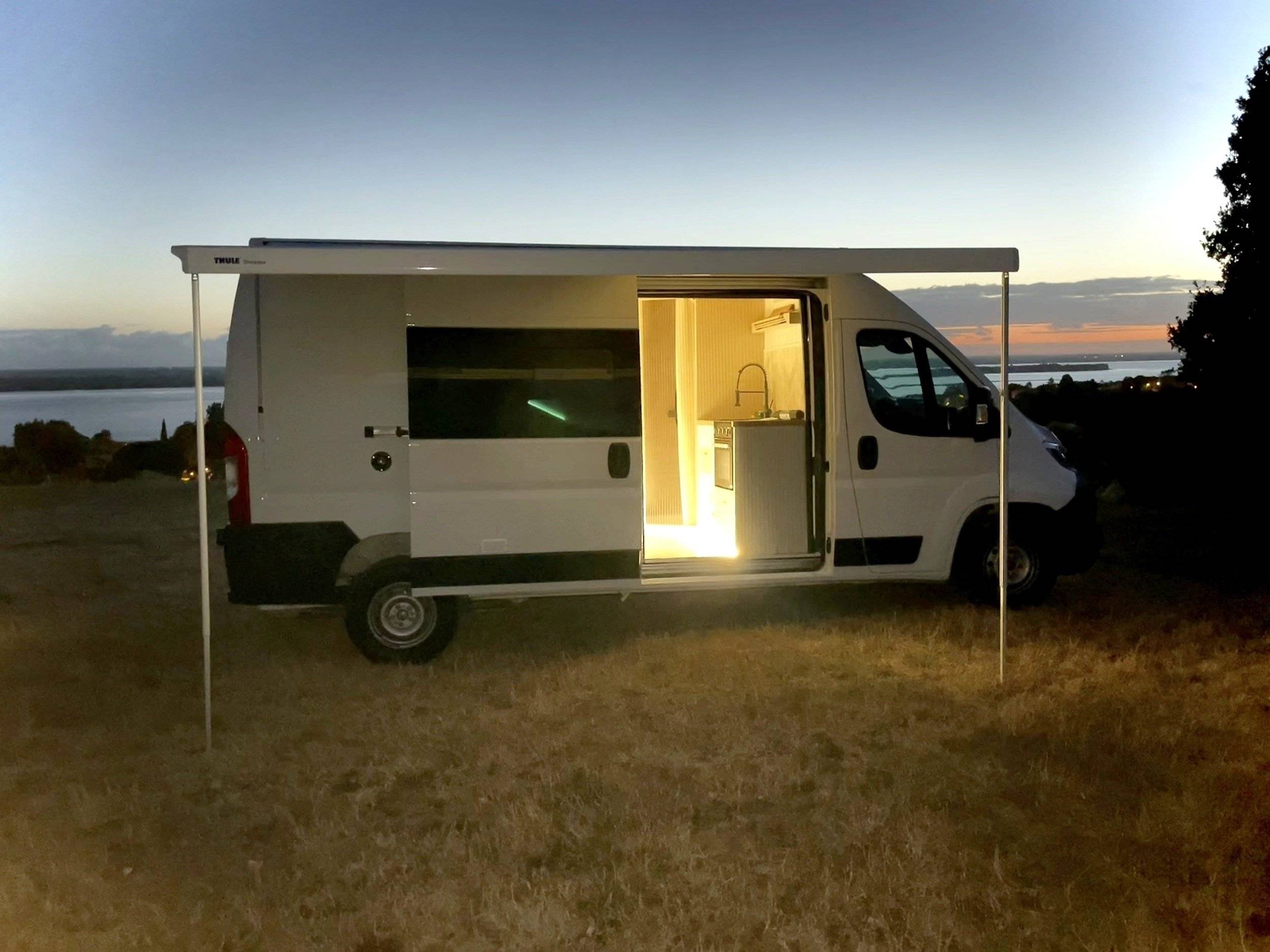Vue avant de 3/4 Citroën Citroën jumper - Yescapa
