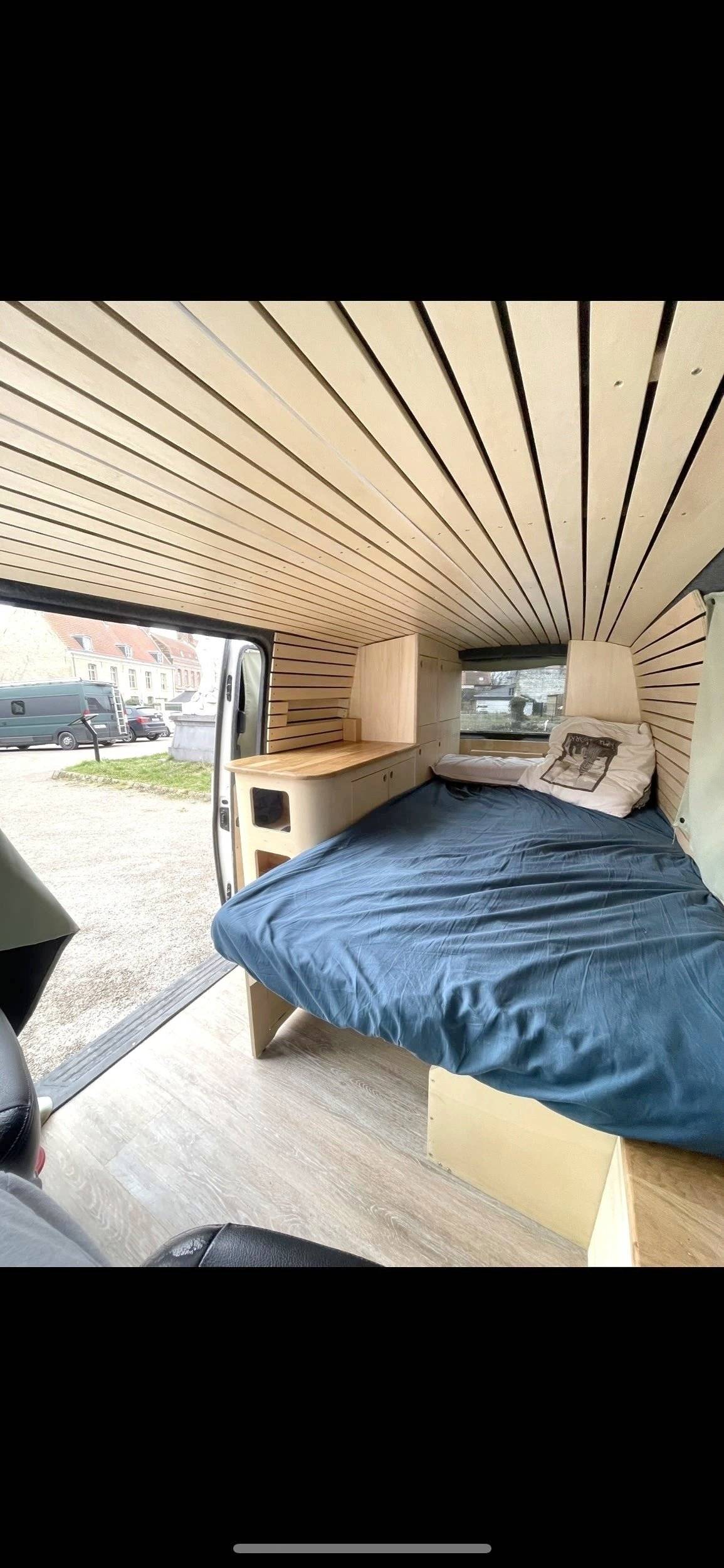 Berth Volkswagen T5 2,5 l 130 ch - Yescapa