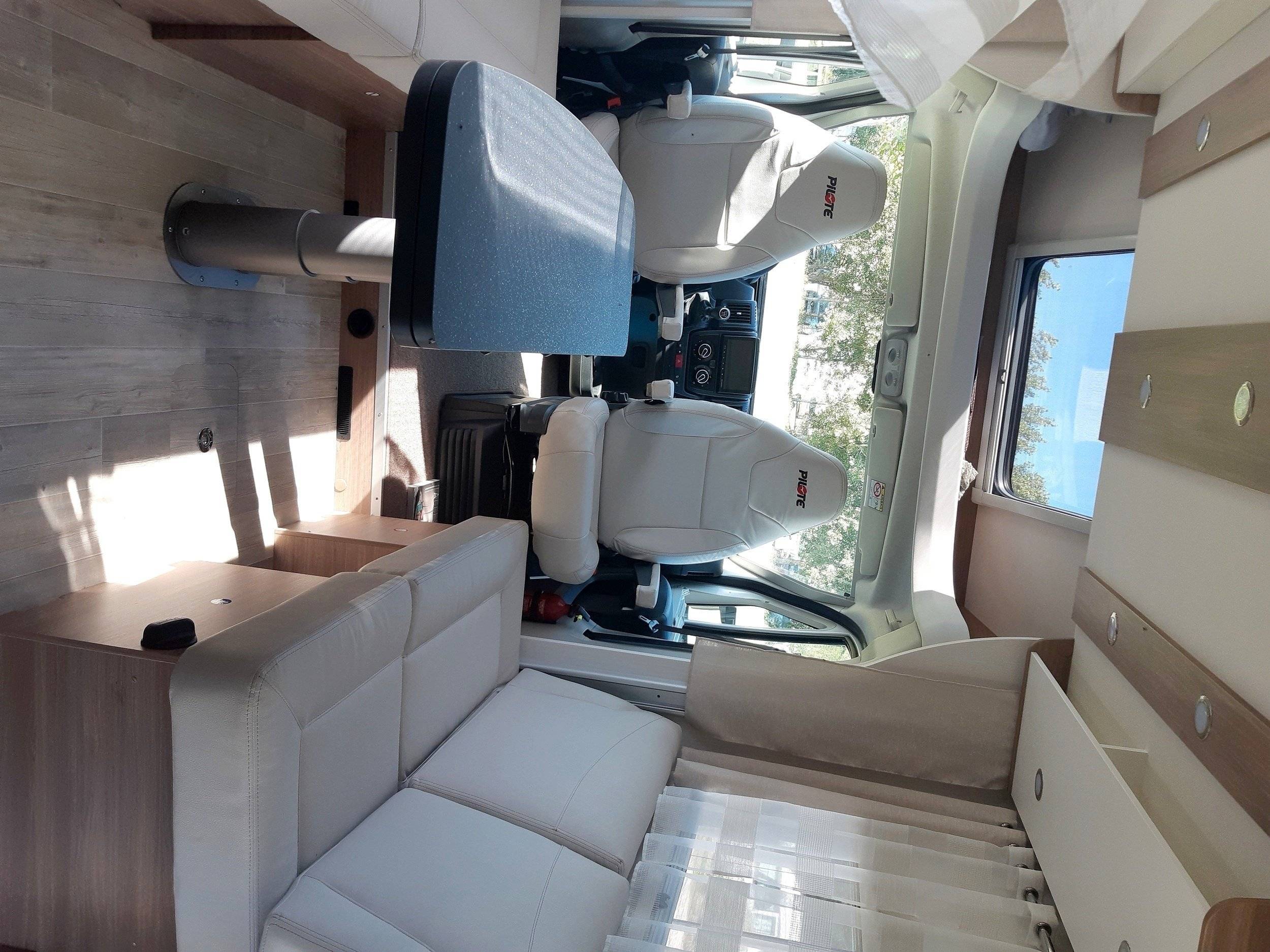 Coin repas Fiat Ducato 2,3 l 148 ch - Yescapa
