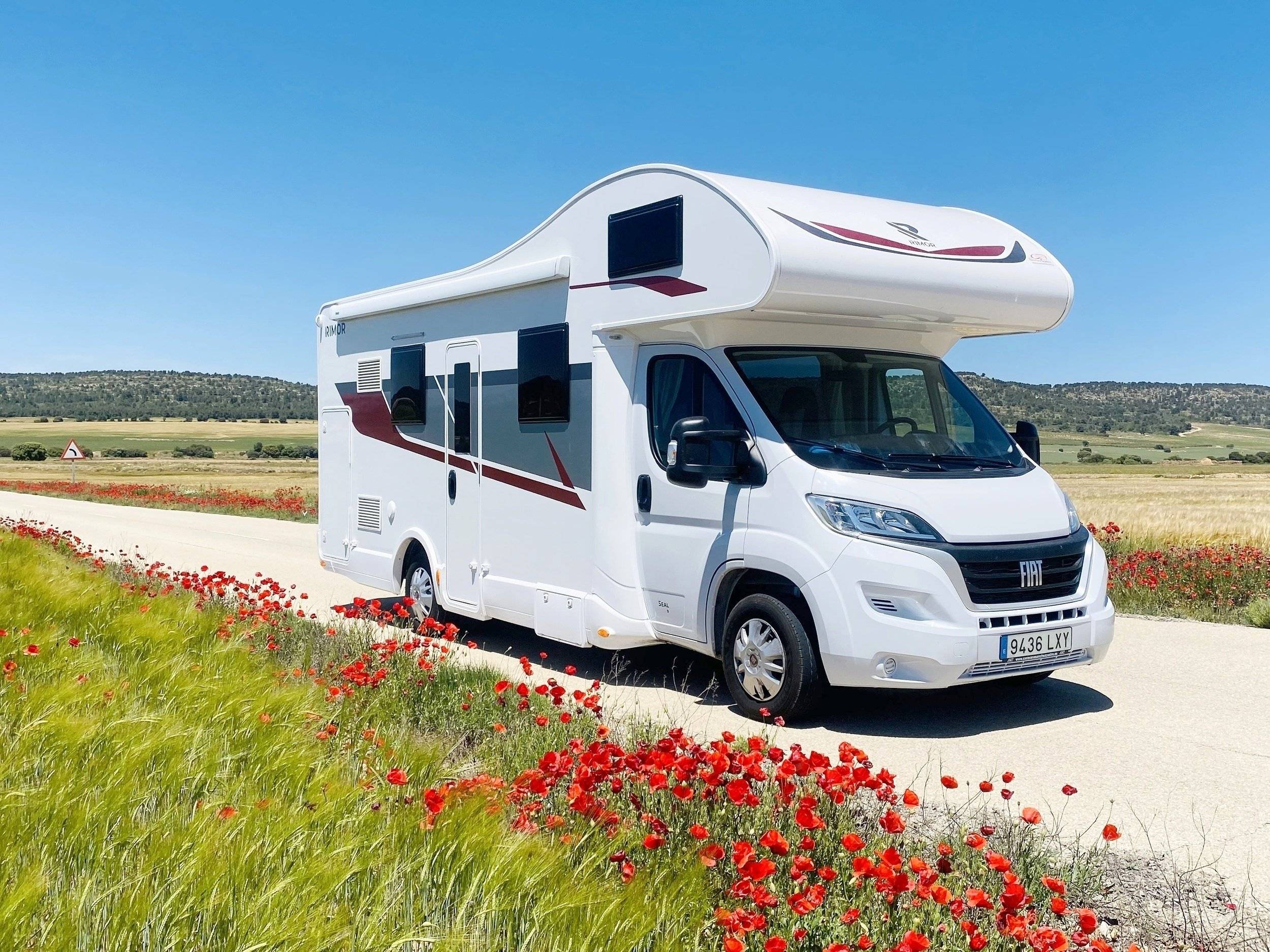 Vue avant de 3/4 Fiat Ducato Flash - Yescapa