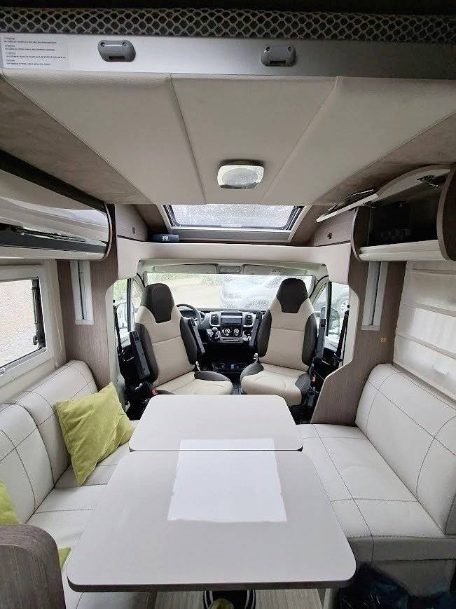 Dining Area Fiat 2,3 l 130 ch - Yescapa